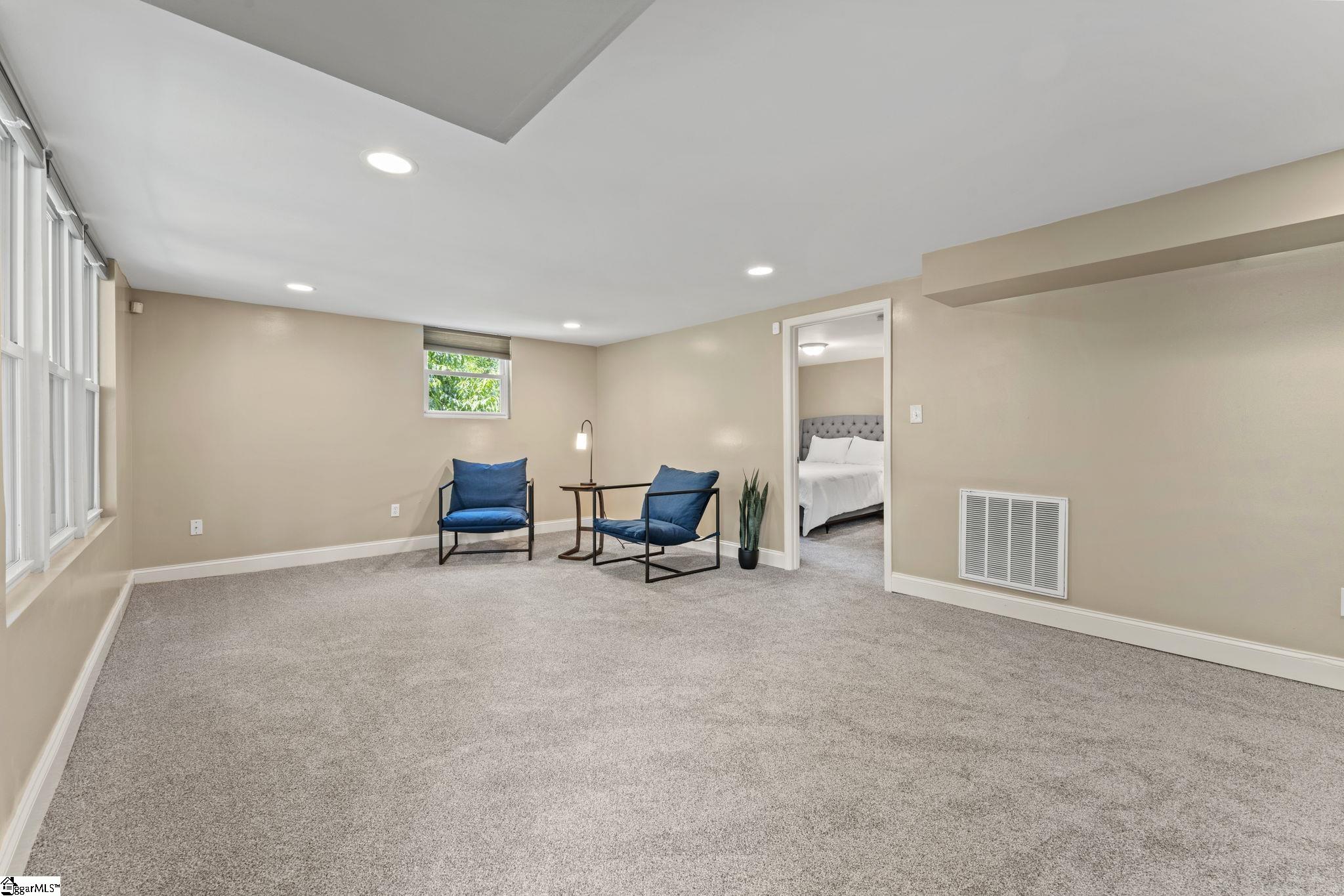 119 W Victoria Road