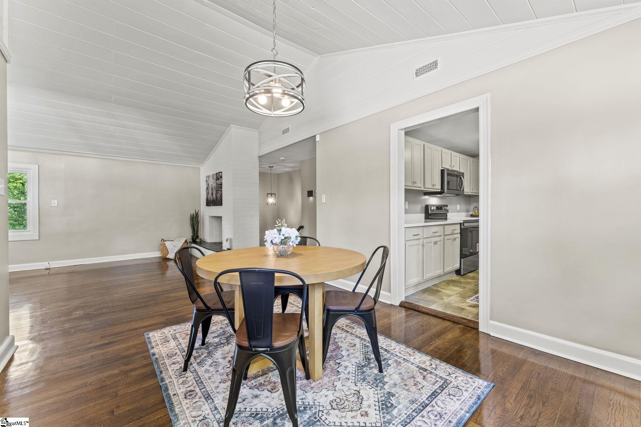 119 W Victoria Road