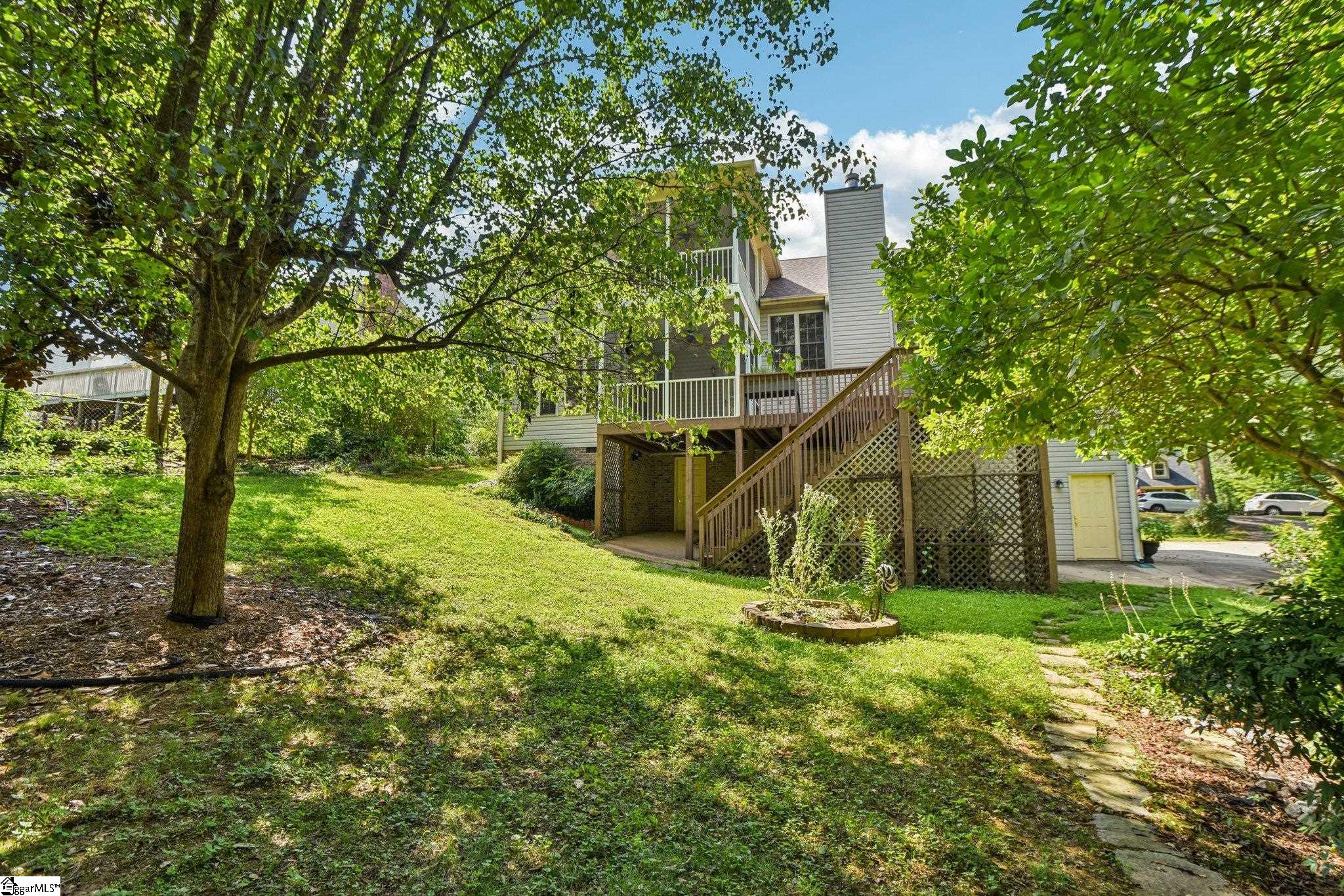 710 Pineapple Pointe