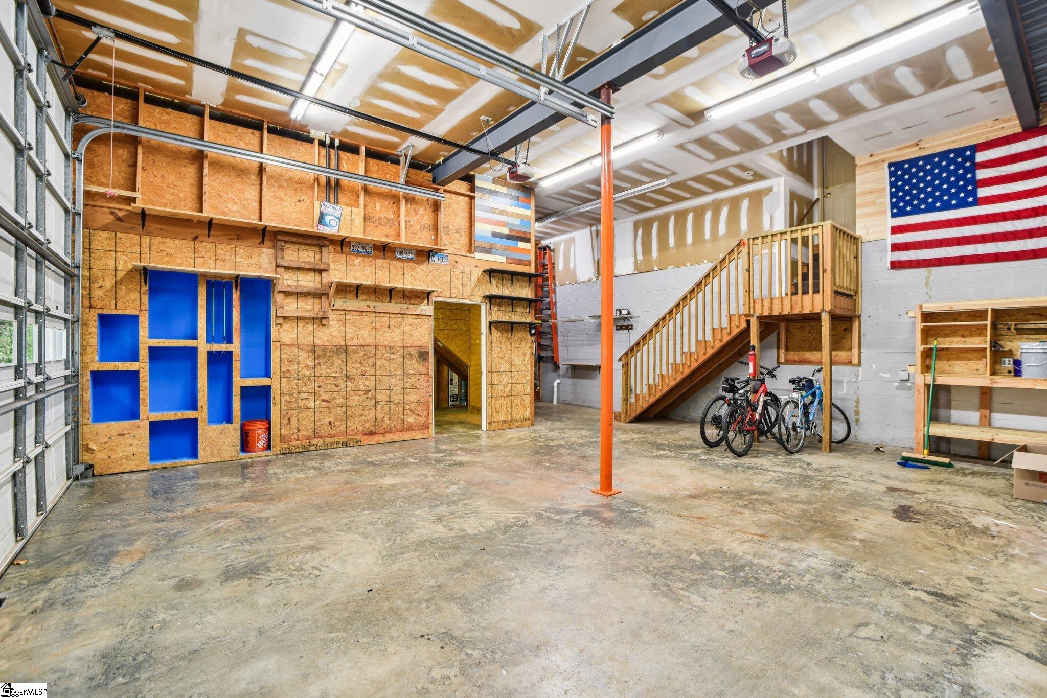 710 Pineapple Pointe