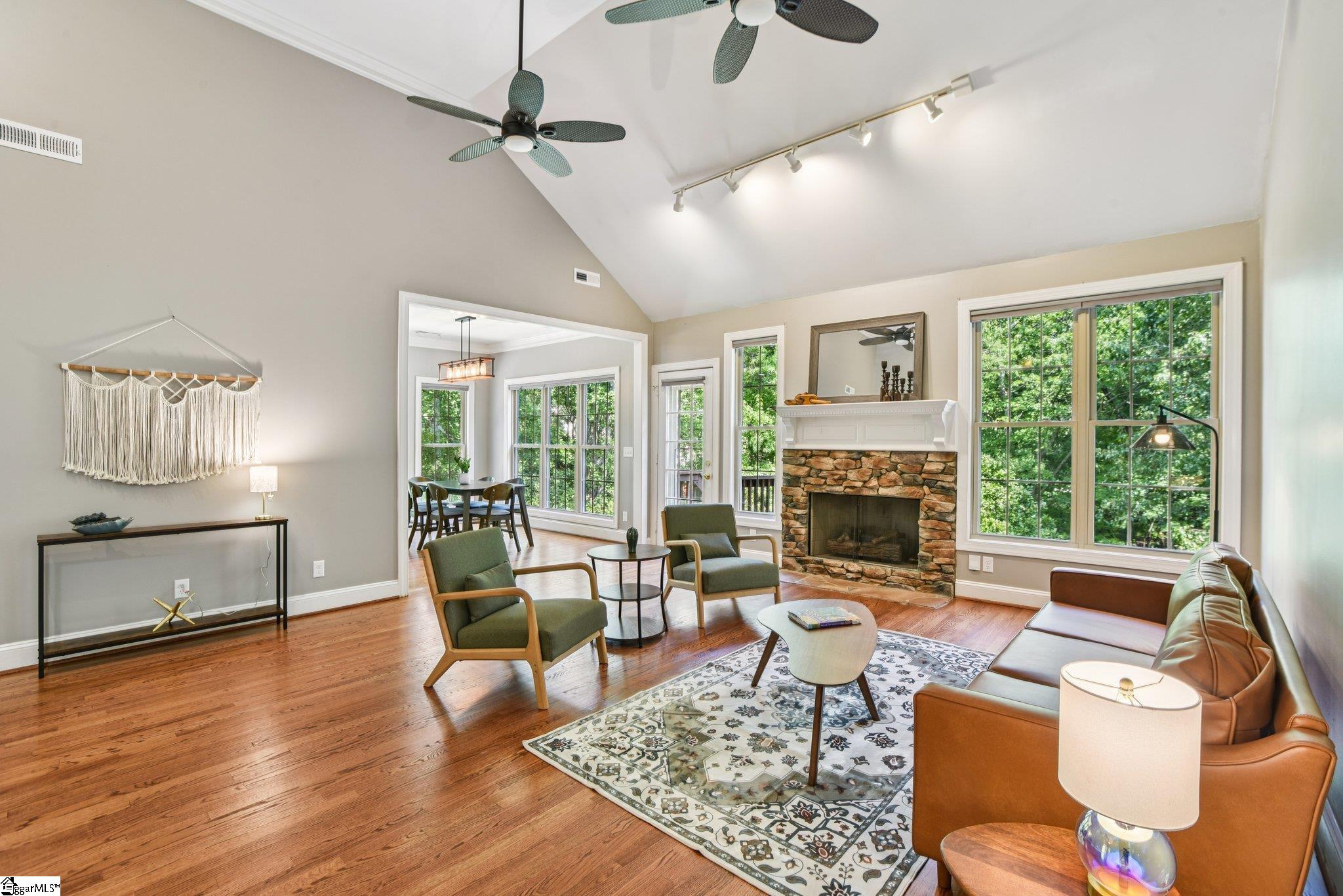 710 Pineapple Pointe