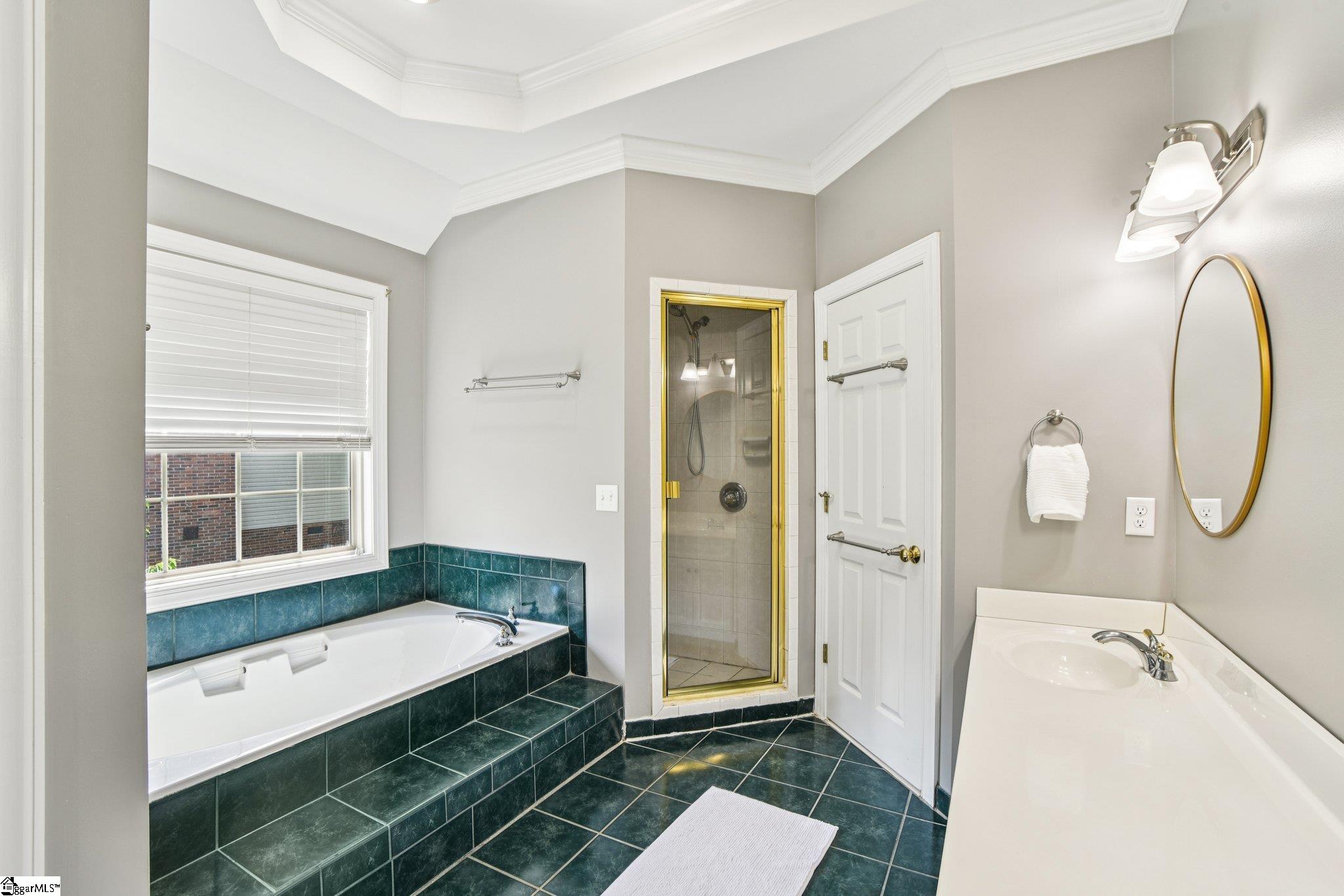 710 Pineapple Pointe