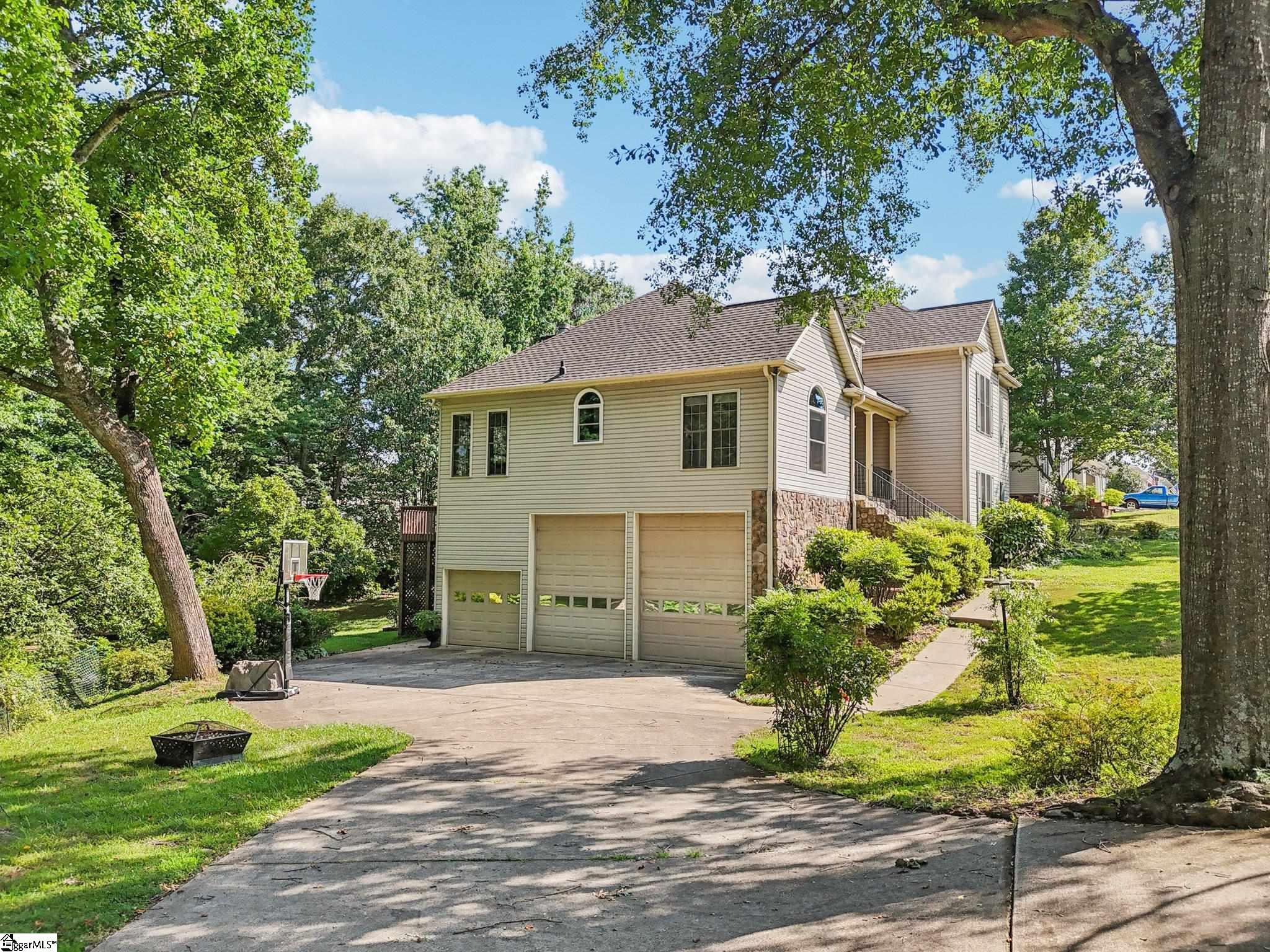 710 Pineapple Pointe
