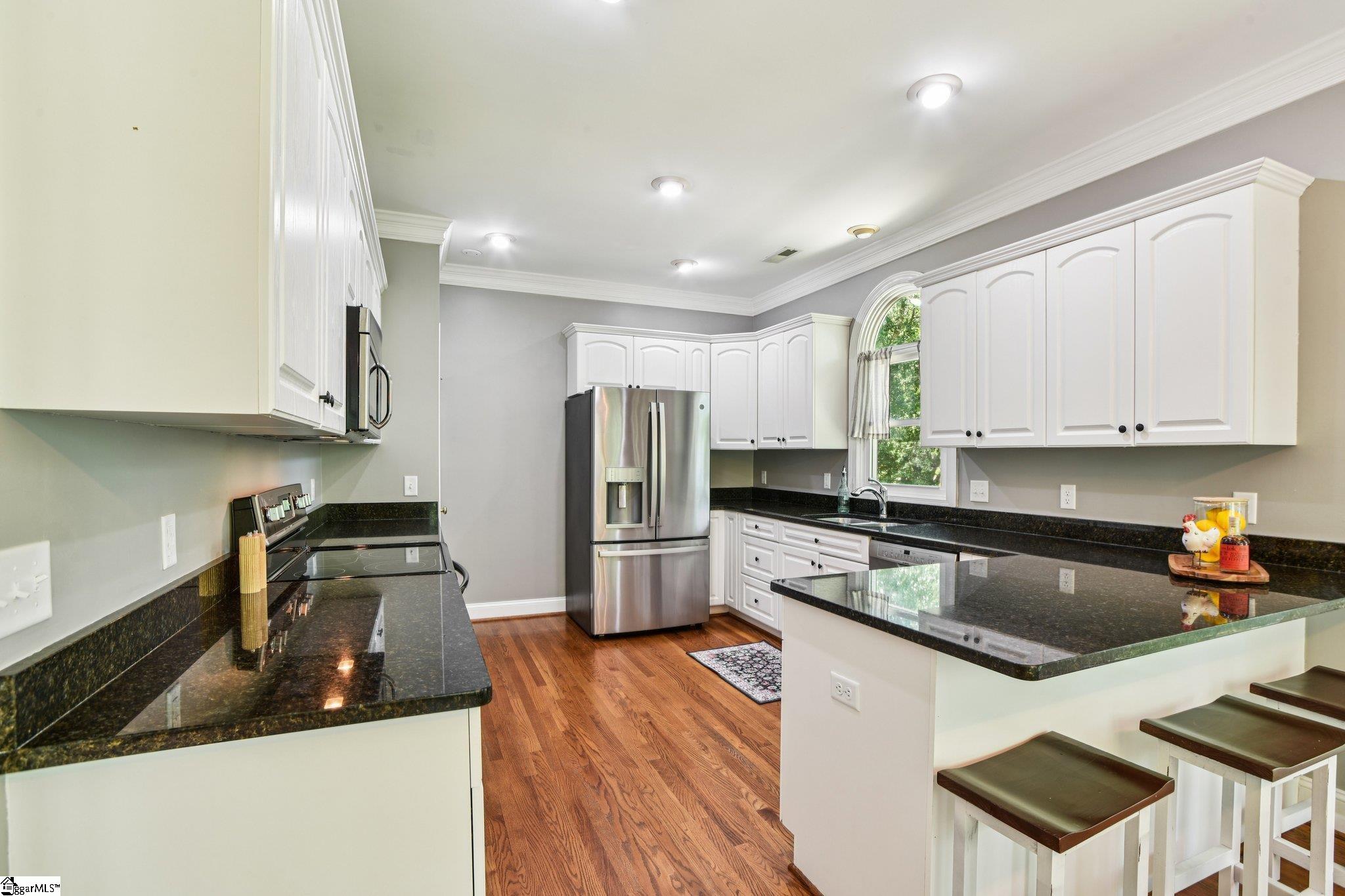 710 Pineapple Pointe
