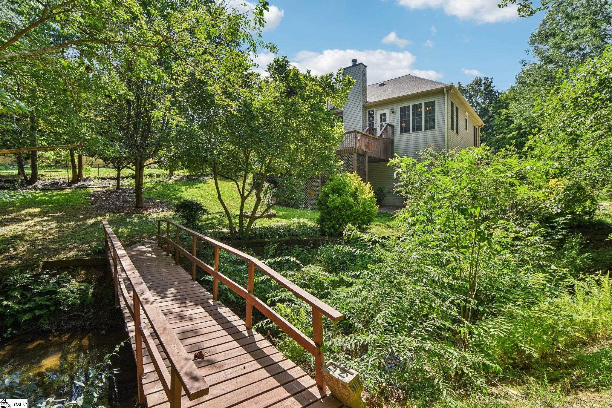 710 Pineapple Pointe