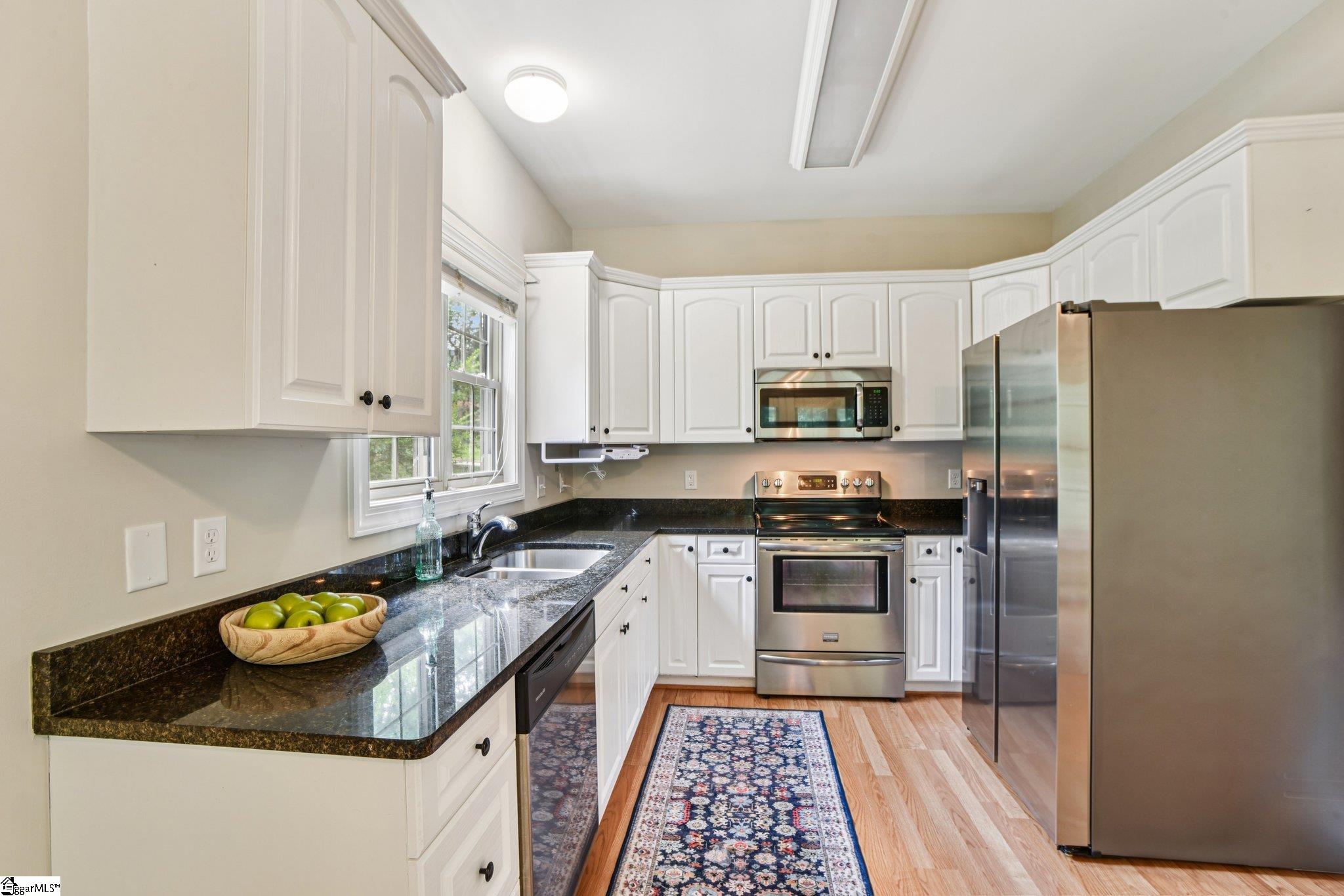 710 Pineapple Pointe