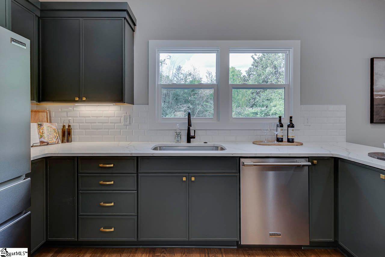 102 Elizabeth Drive, Greenville