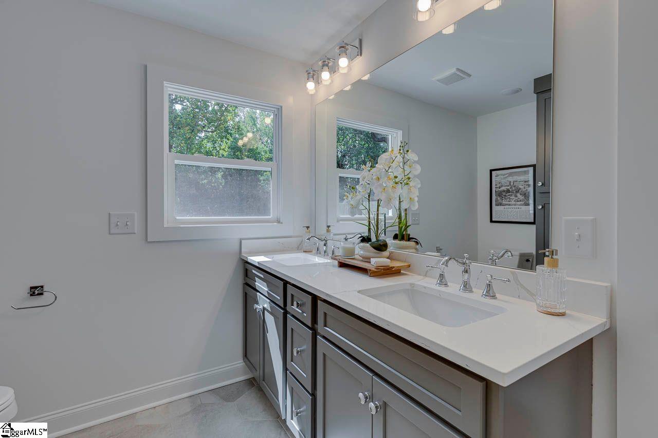 102 Elizabeth Drive, Greenville