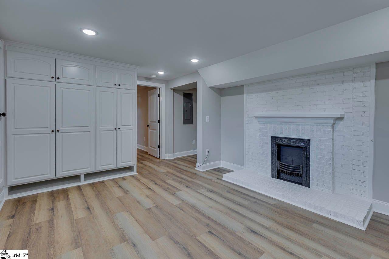 102 Elizabeth Drive, Greenville