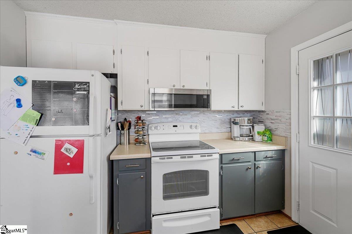 100 Fernande Drive