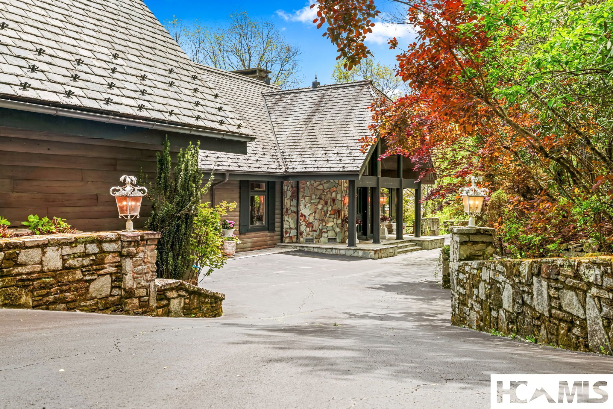 1052 Toxaway Drive