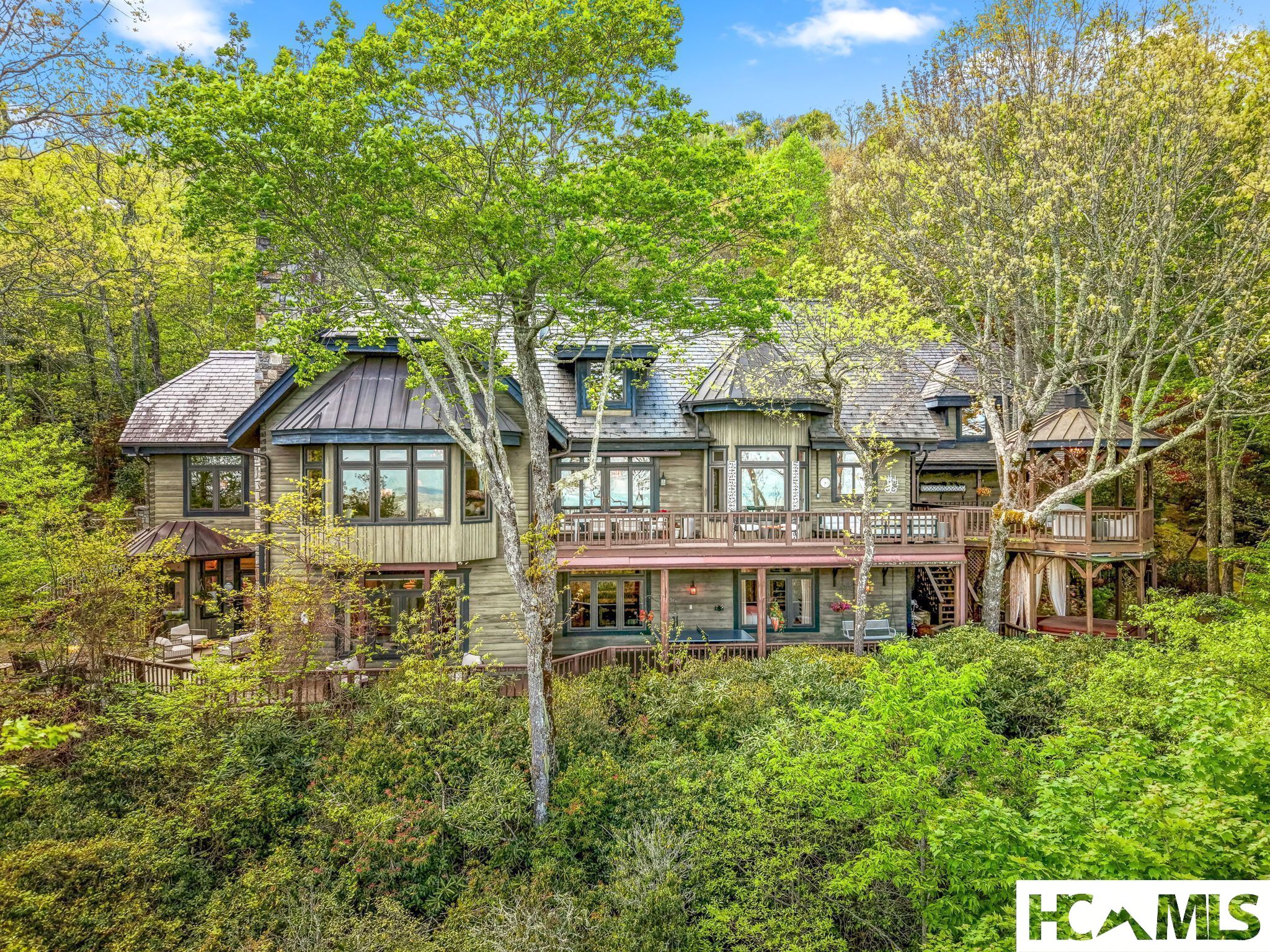 1052 Toxaway Drive