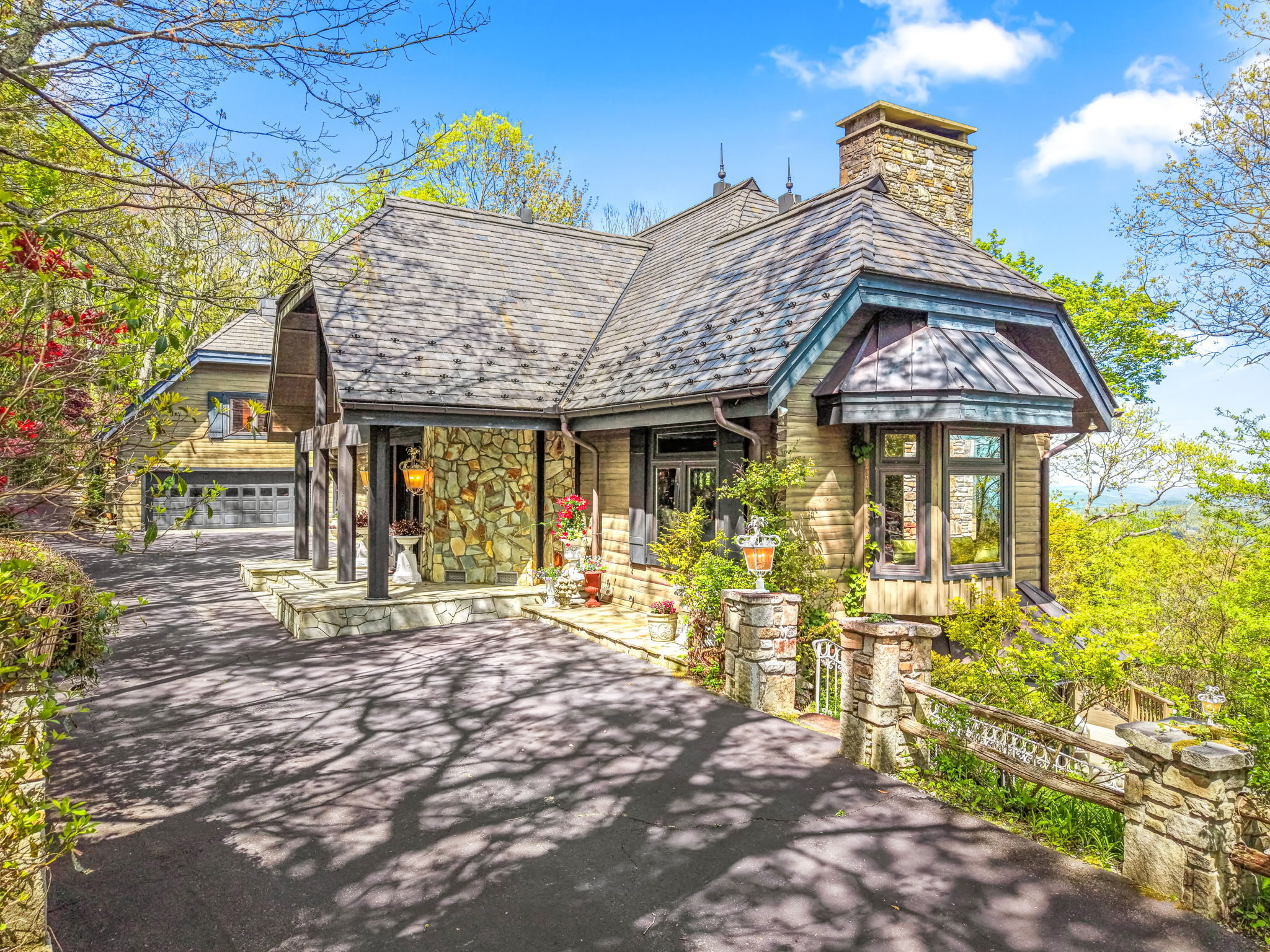 1052 Toxaway Drive