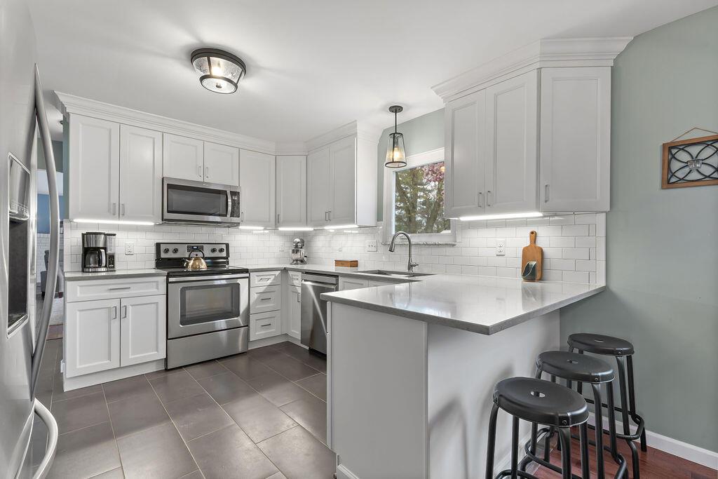 6899 Cedar Brook Glen