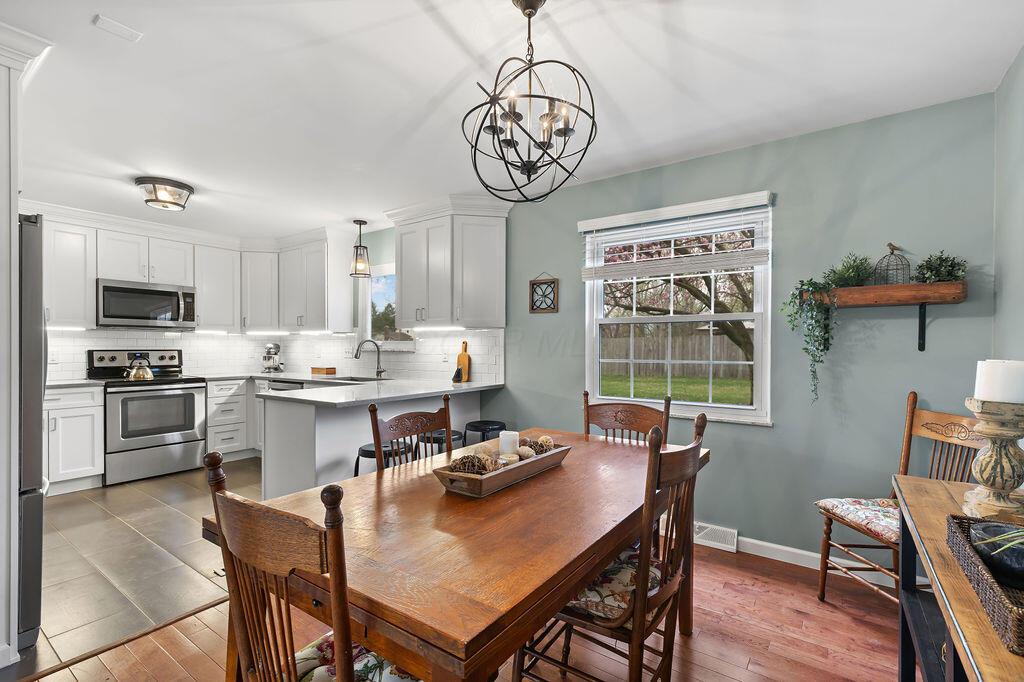 6899 Cedar Brook Glen