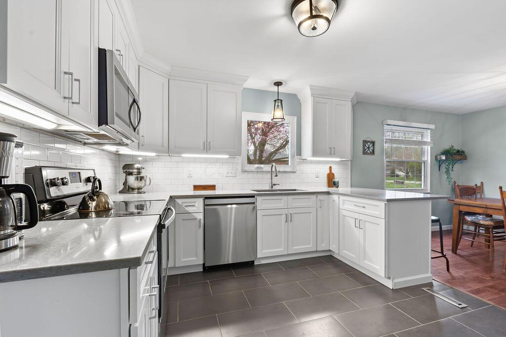 6899 Cedar Brook Glen