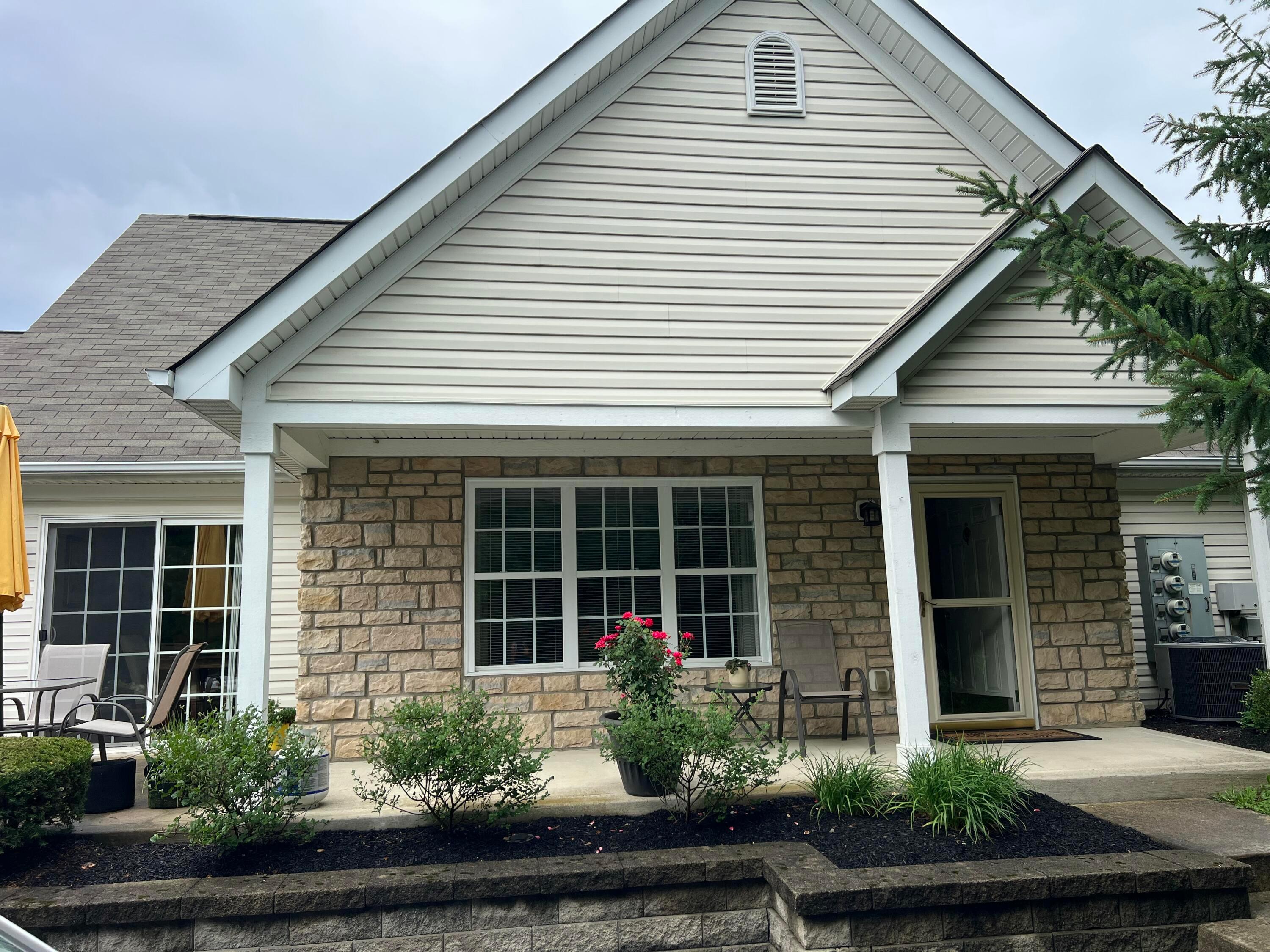 2244 Meadowlark Lane E, 2244