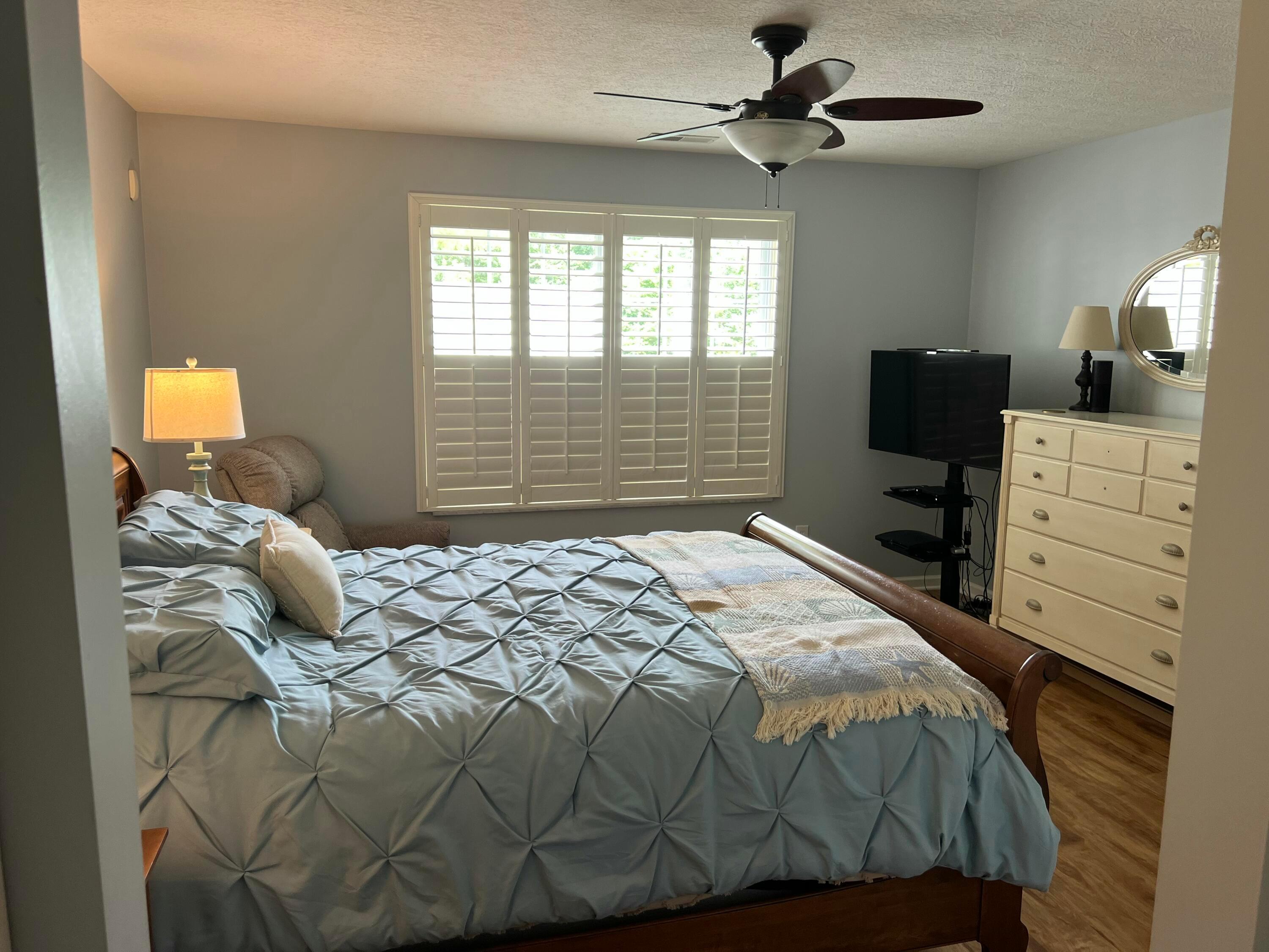 2244 Meadowlark Lane E, 2244