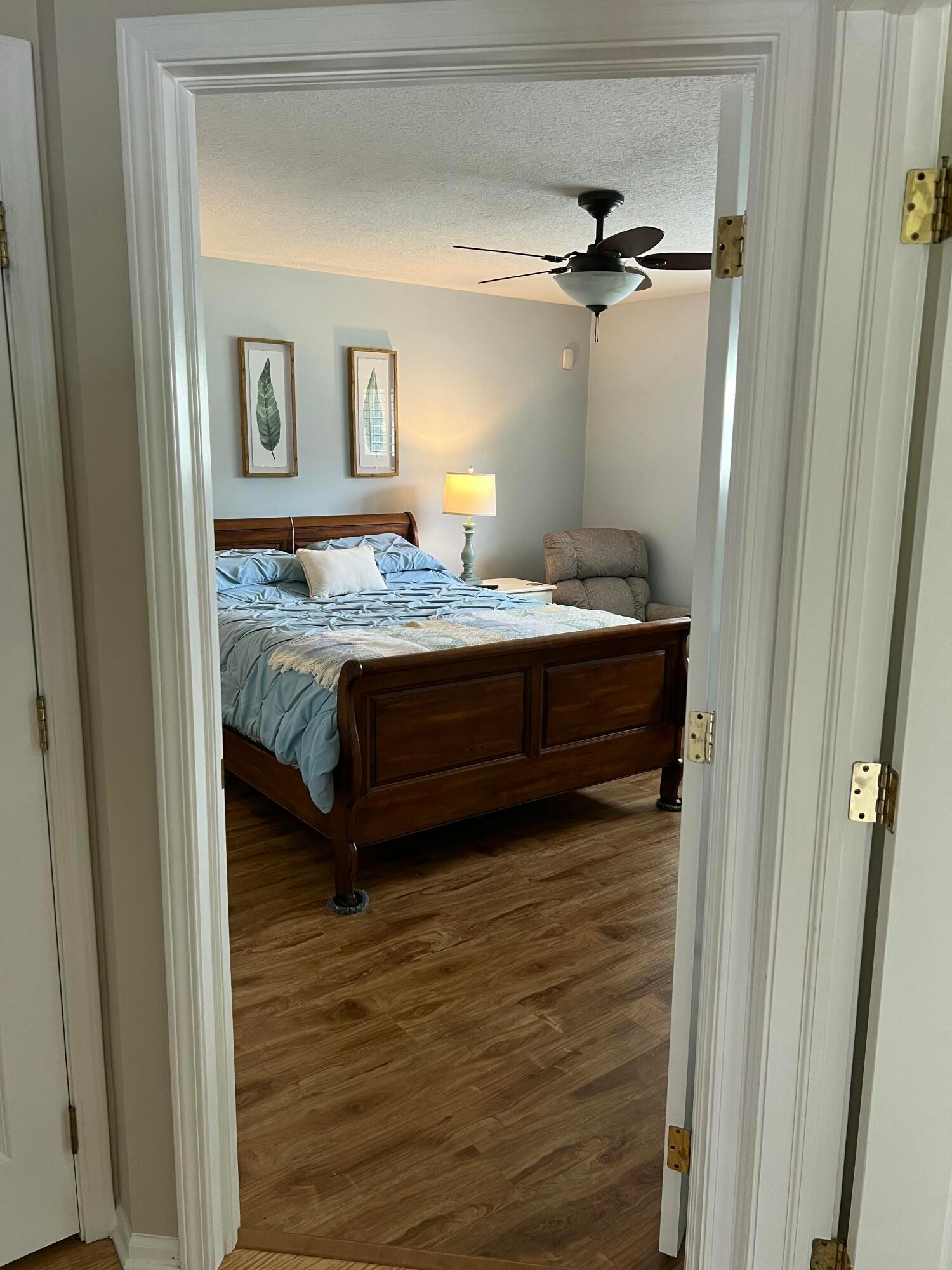 2244 Meadowlark Lane E, 2244