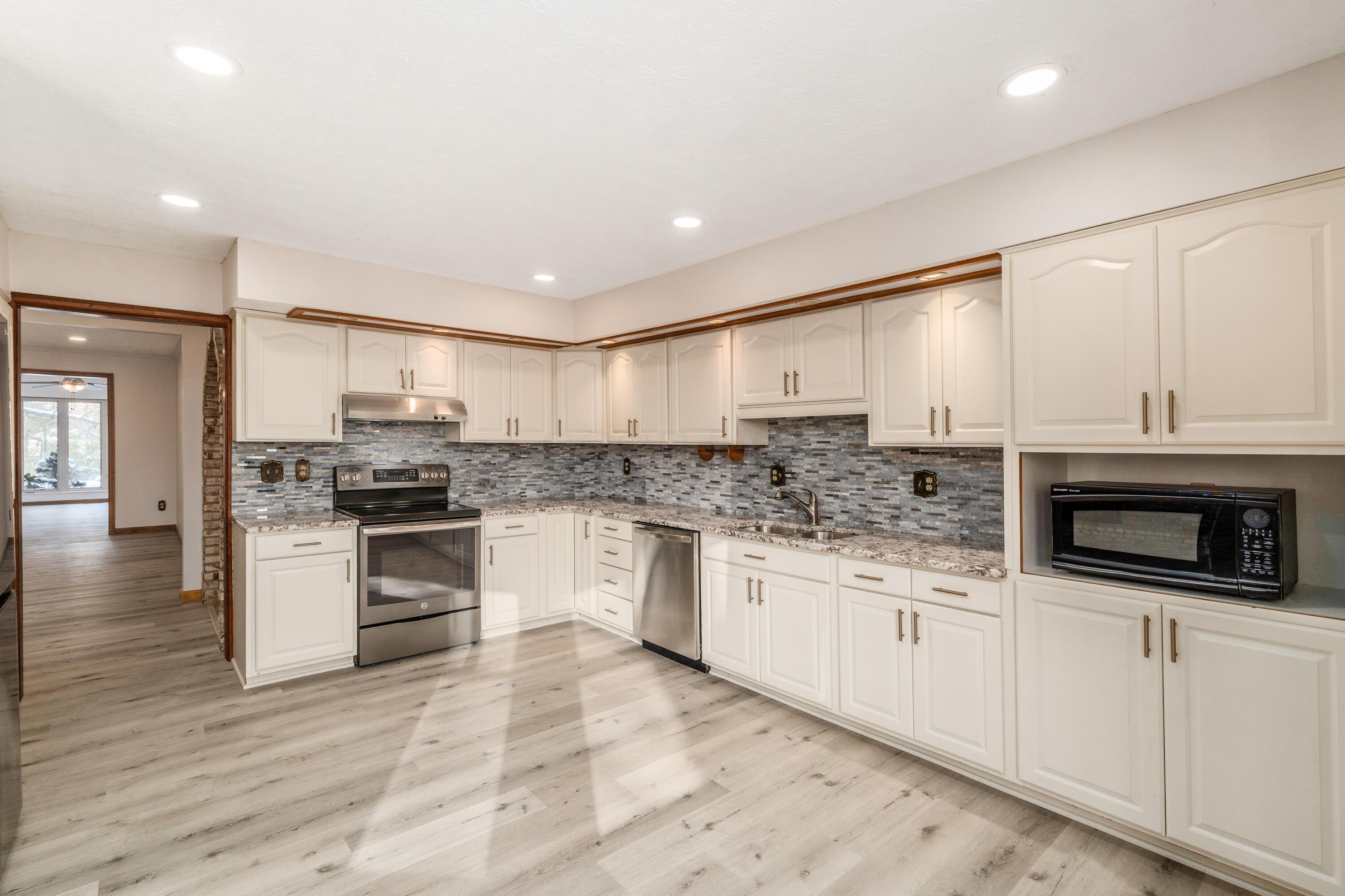 6253 Headley Heights Court