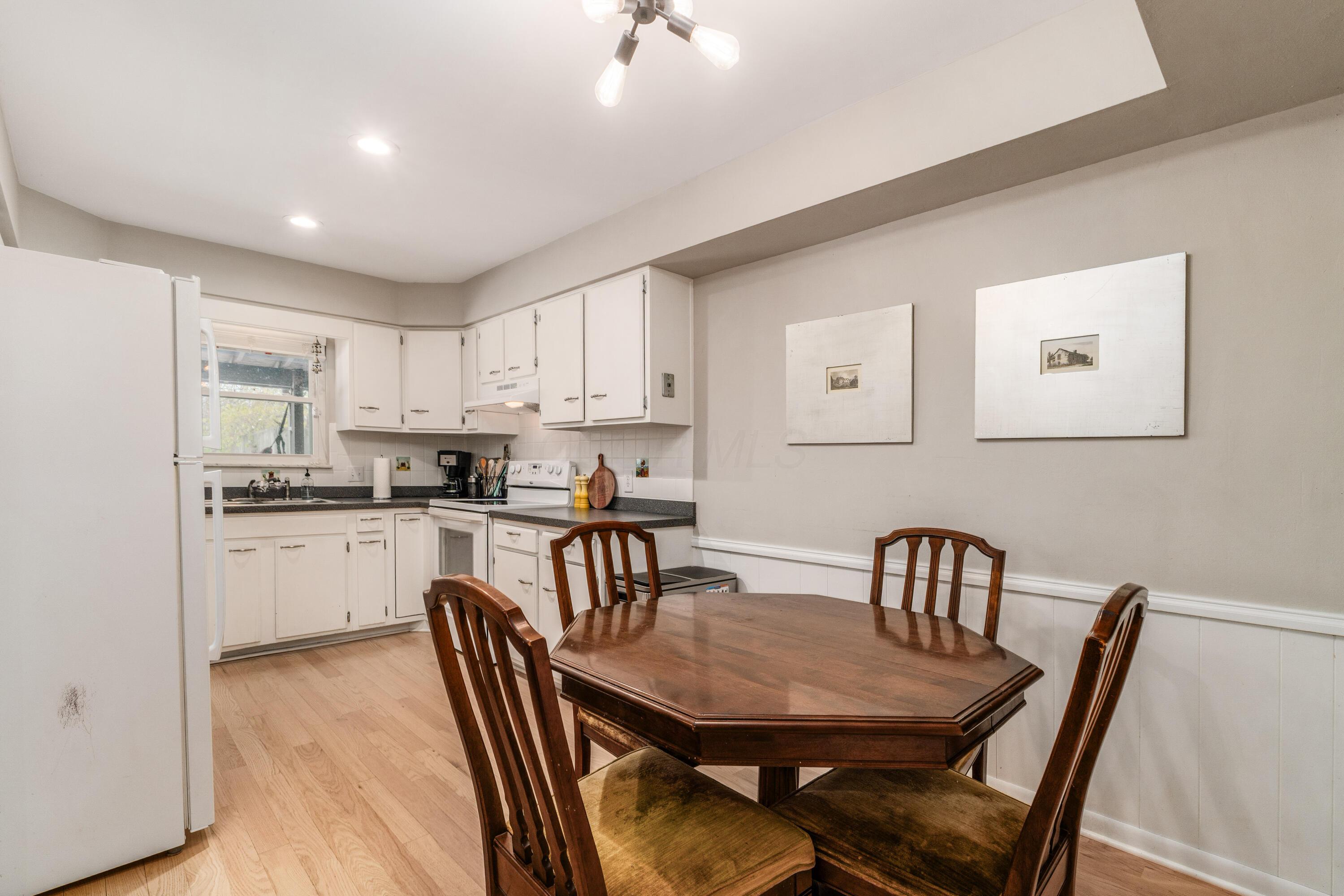 582 E Lincoln Avenue