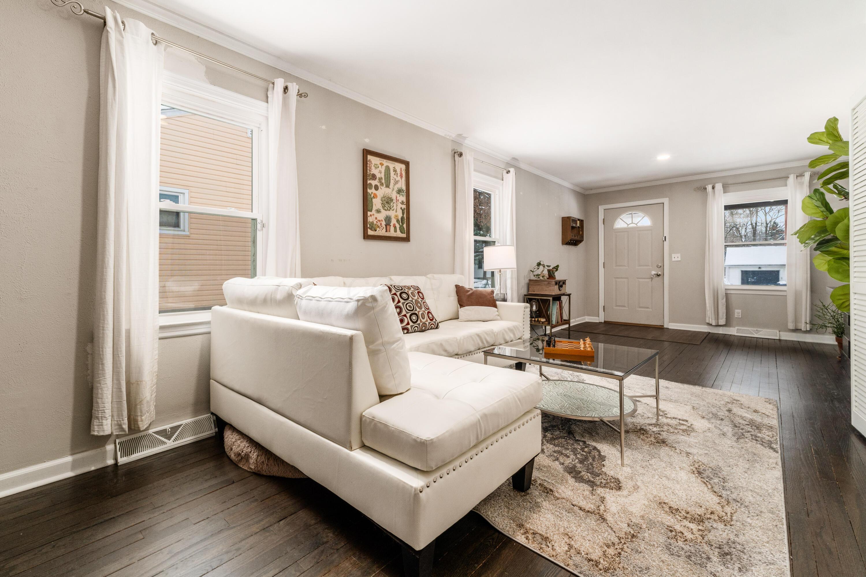 582 E Lincoln Avenue