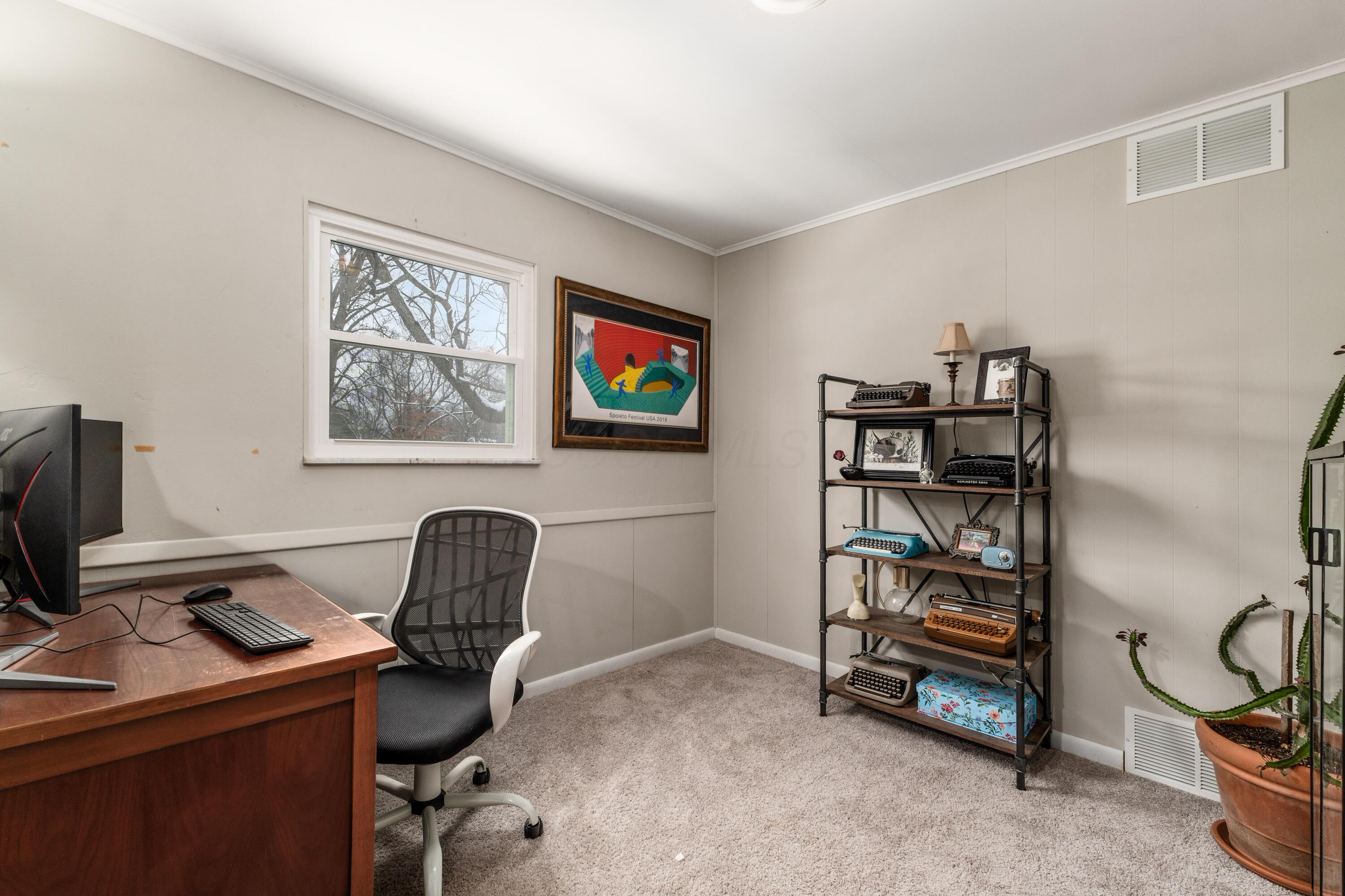 582 E Lincoln Avenue