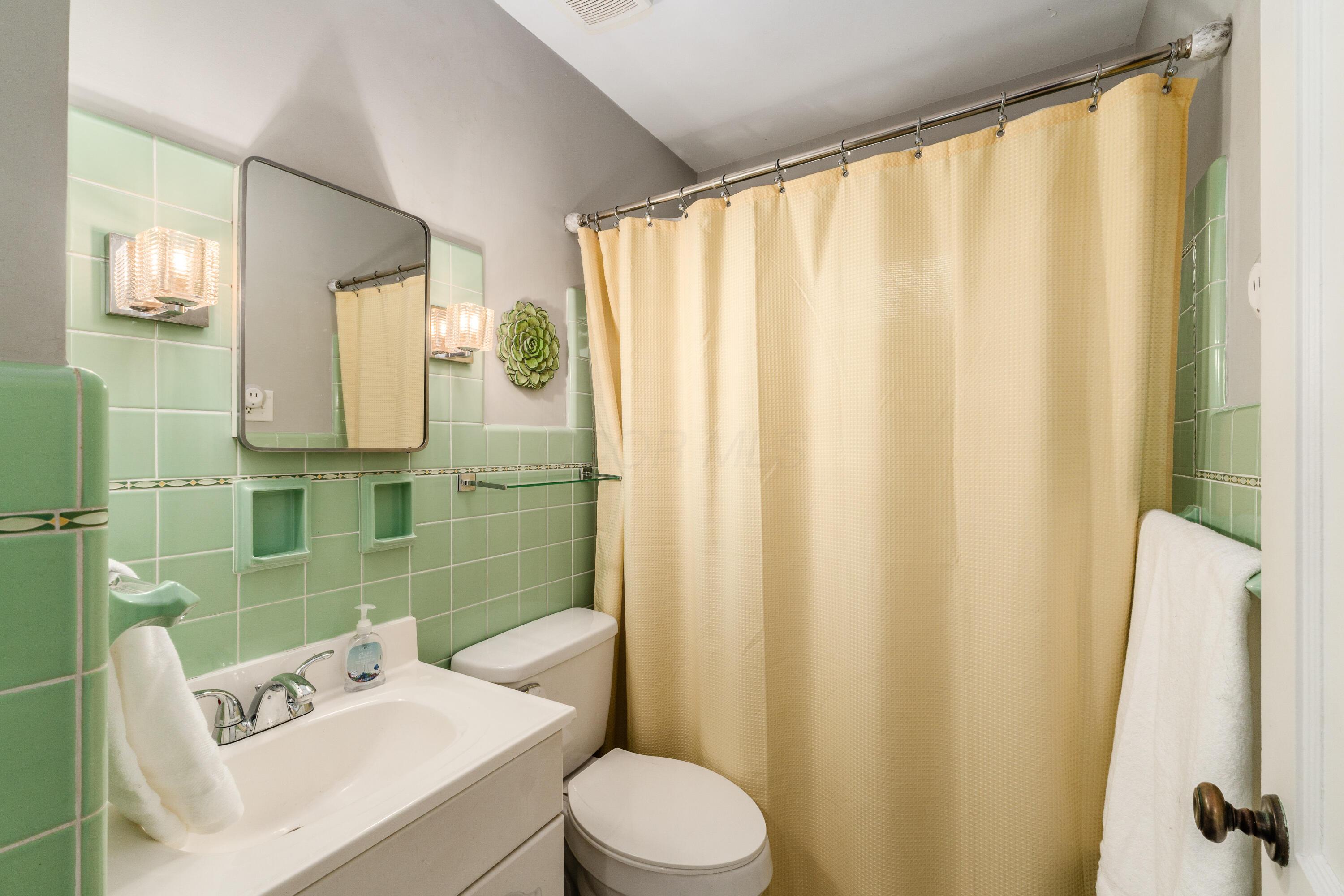 582 E Lincoln Avenue