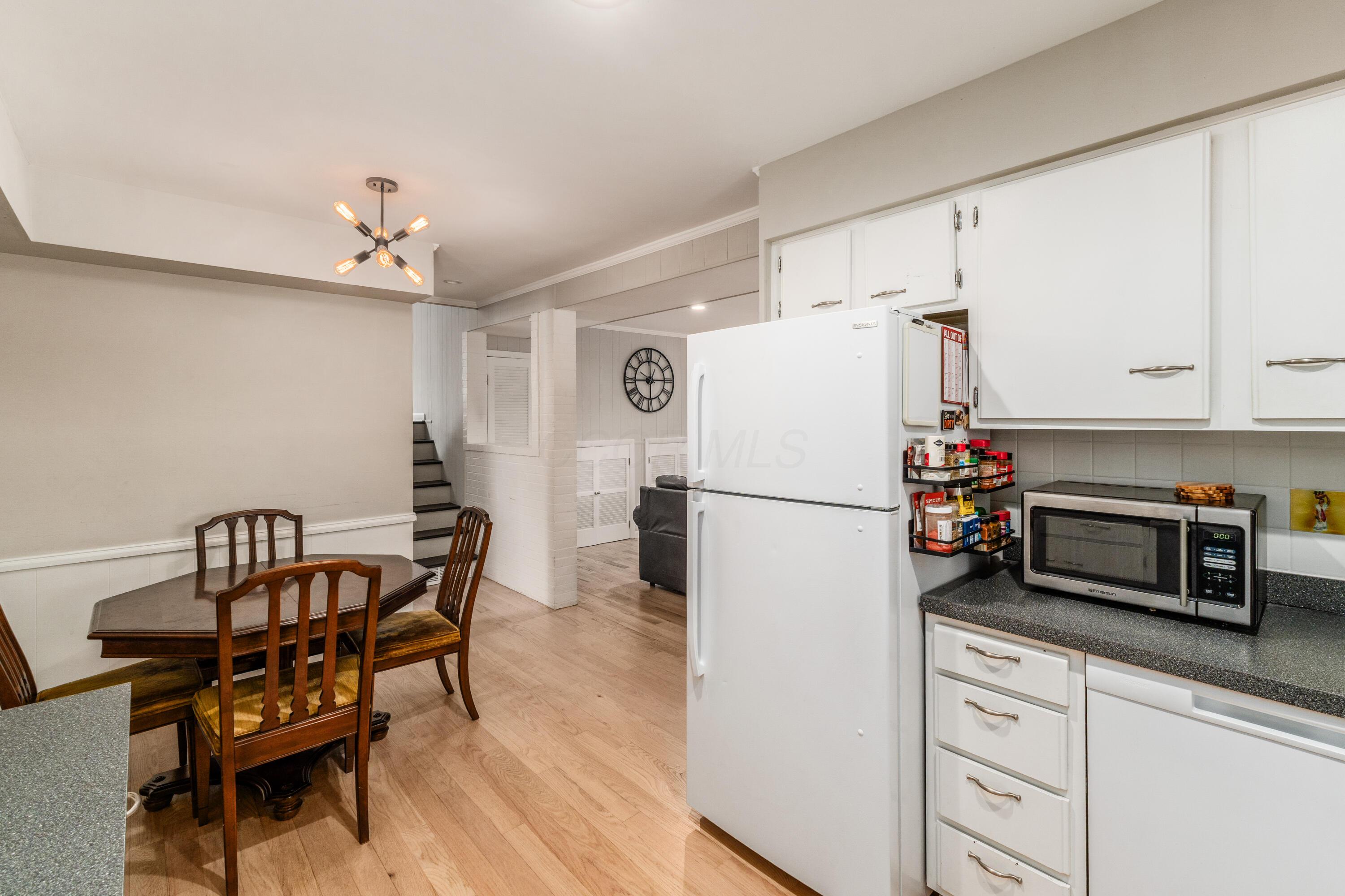 582 E Lincoln Avenue