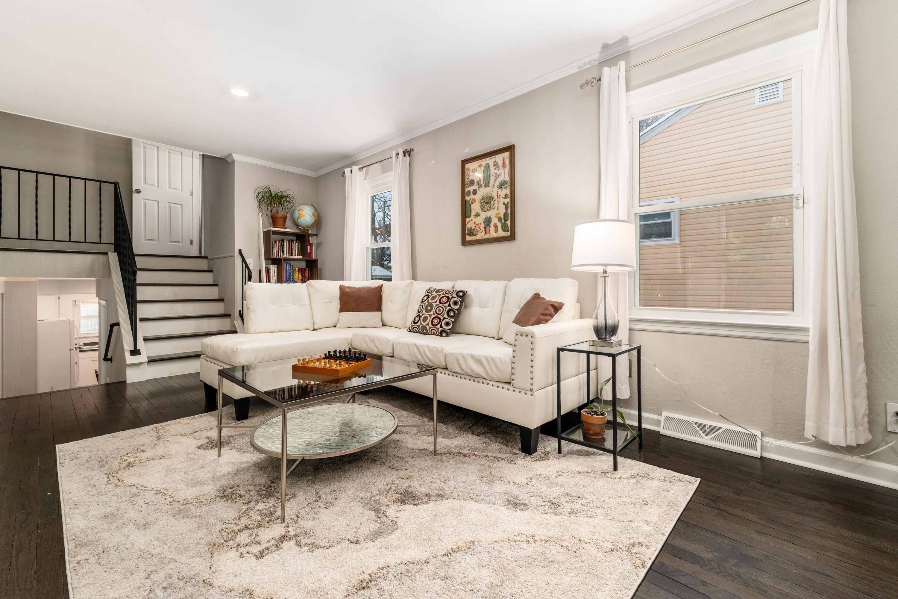 582 E Lincoln Avenue