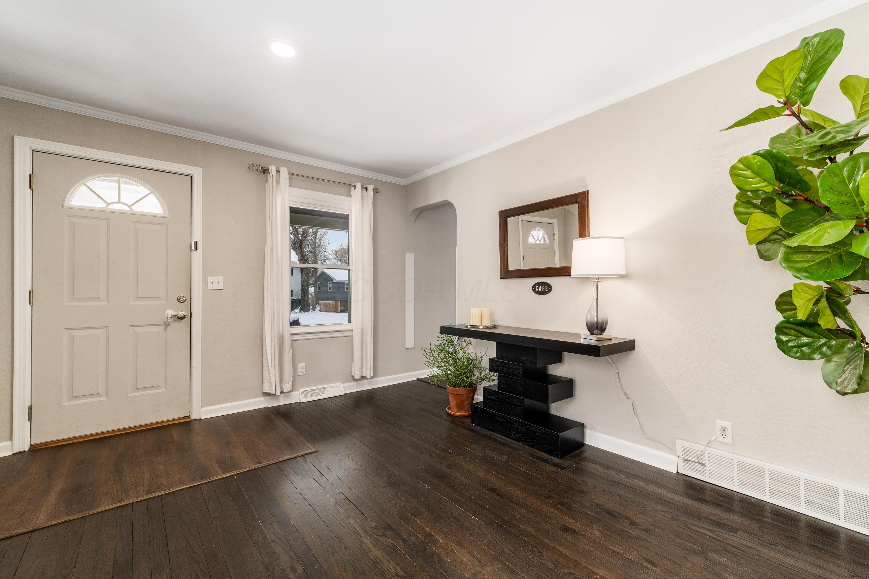 582 E Lincoln Avenue