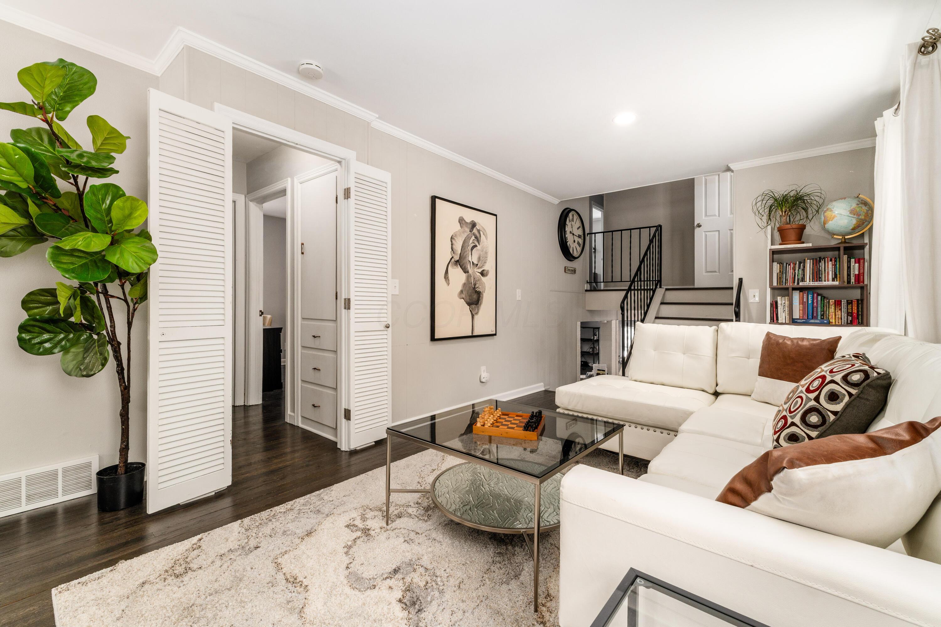 582 E Lincoln Avenue