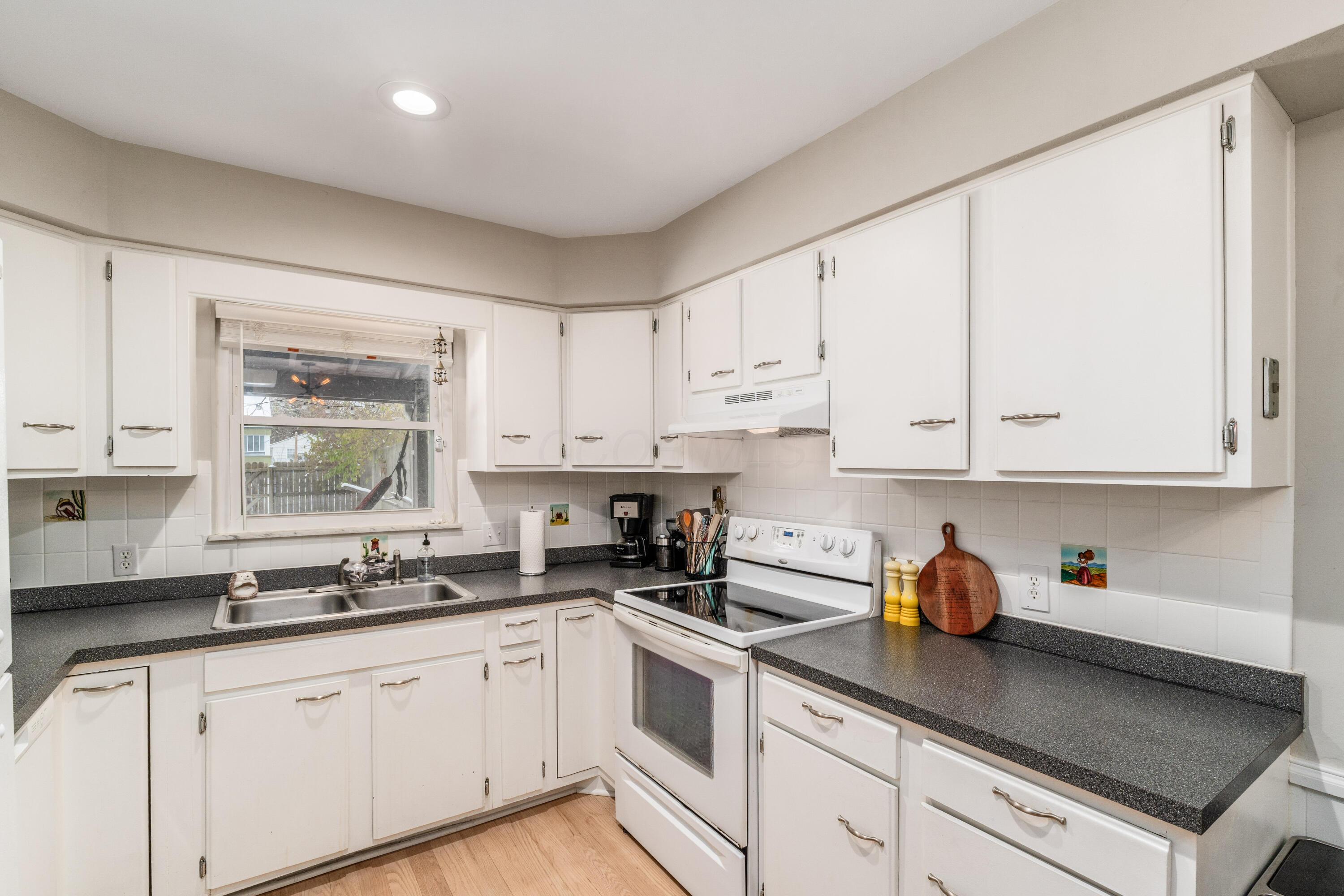 582 E Lincoln Avenue