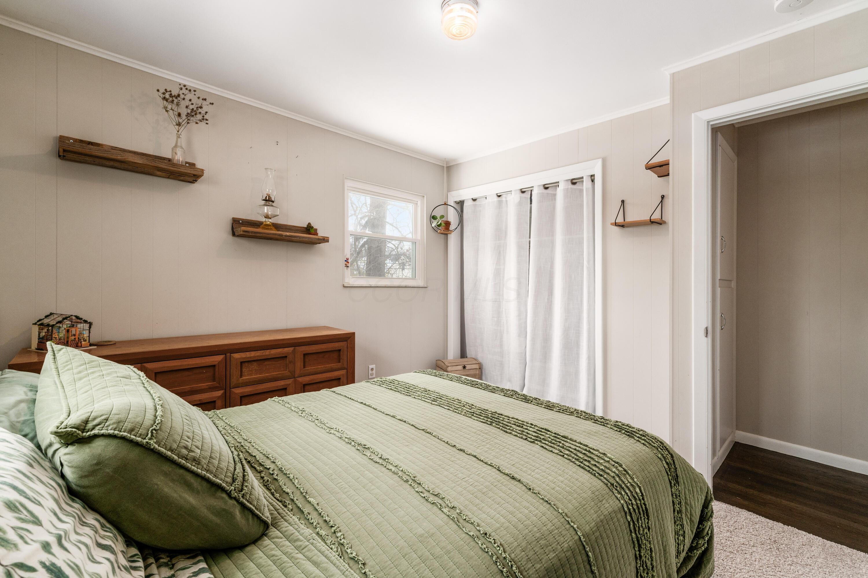 582 E Lincoln Avenue