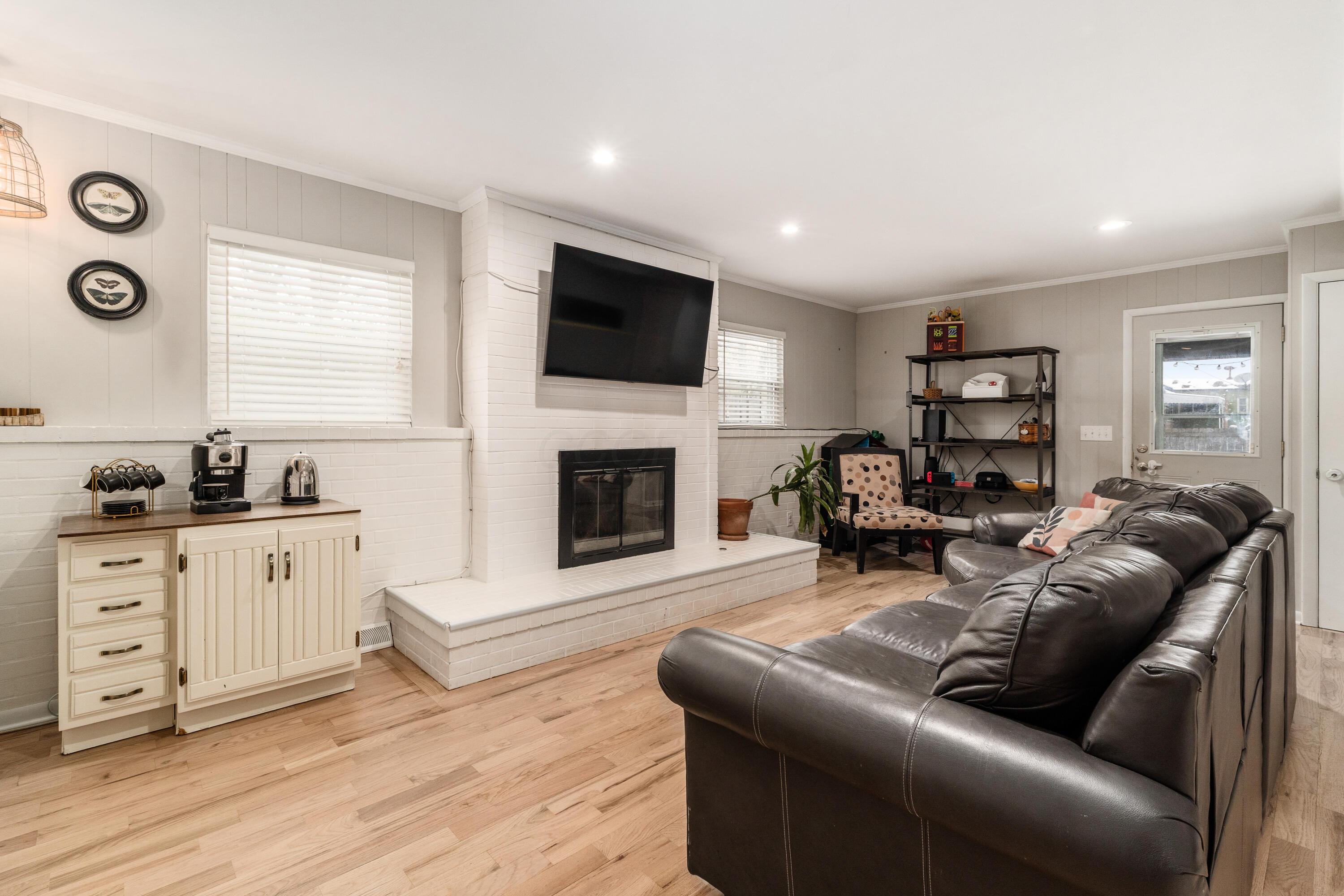 582 E Lincoln Avenue