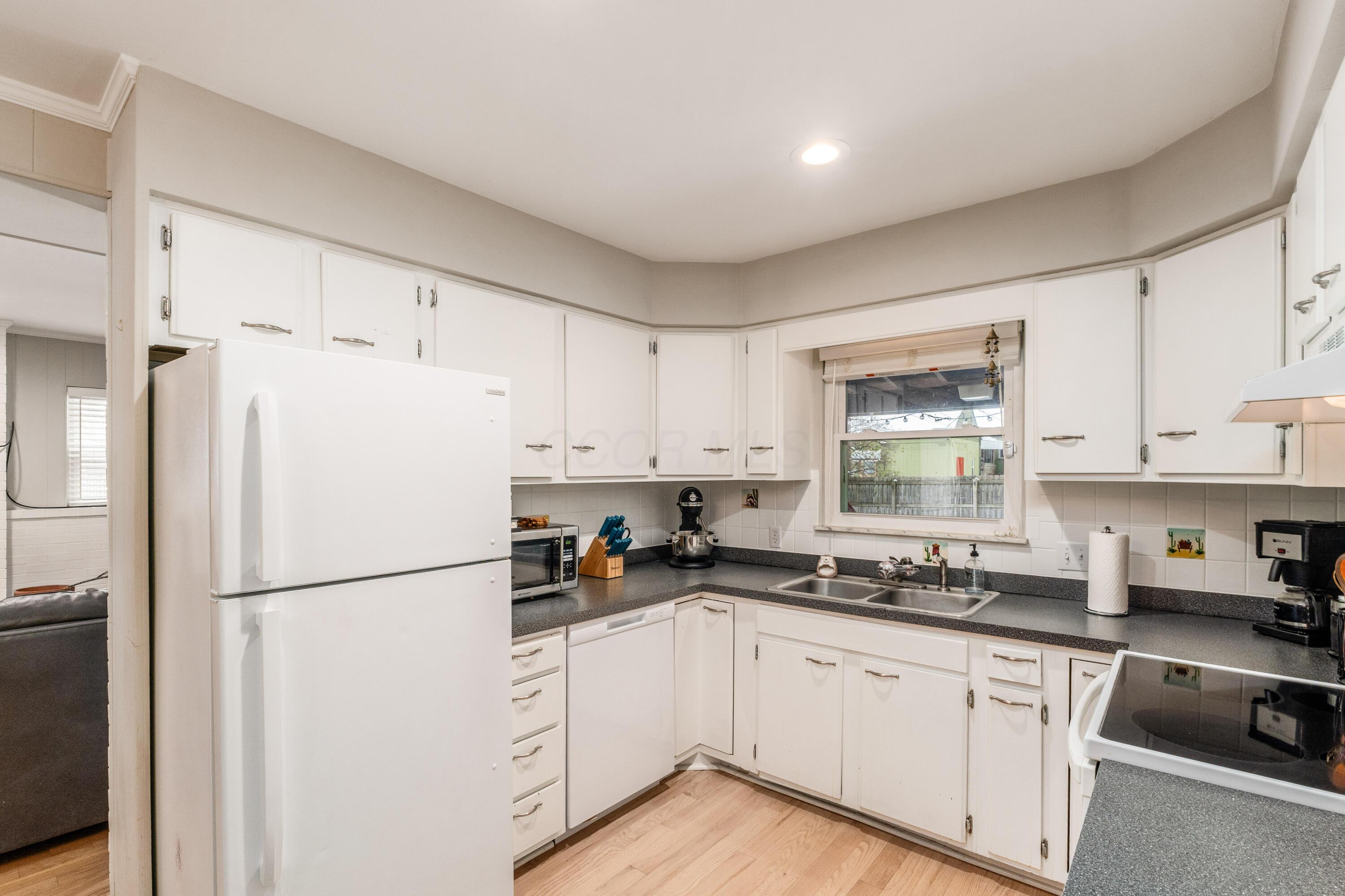 582 E Lincoln Avenue