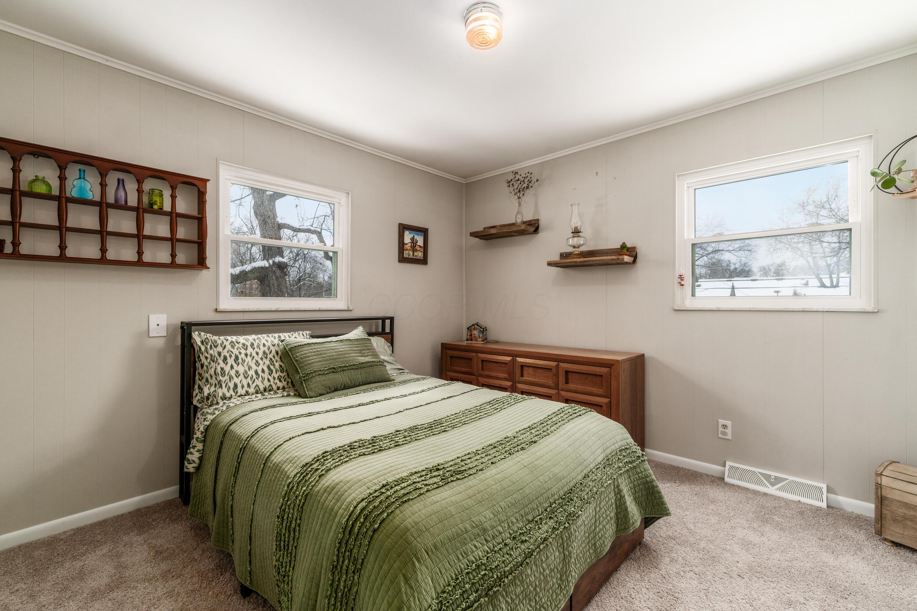 582 E Lincoln Avenue