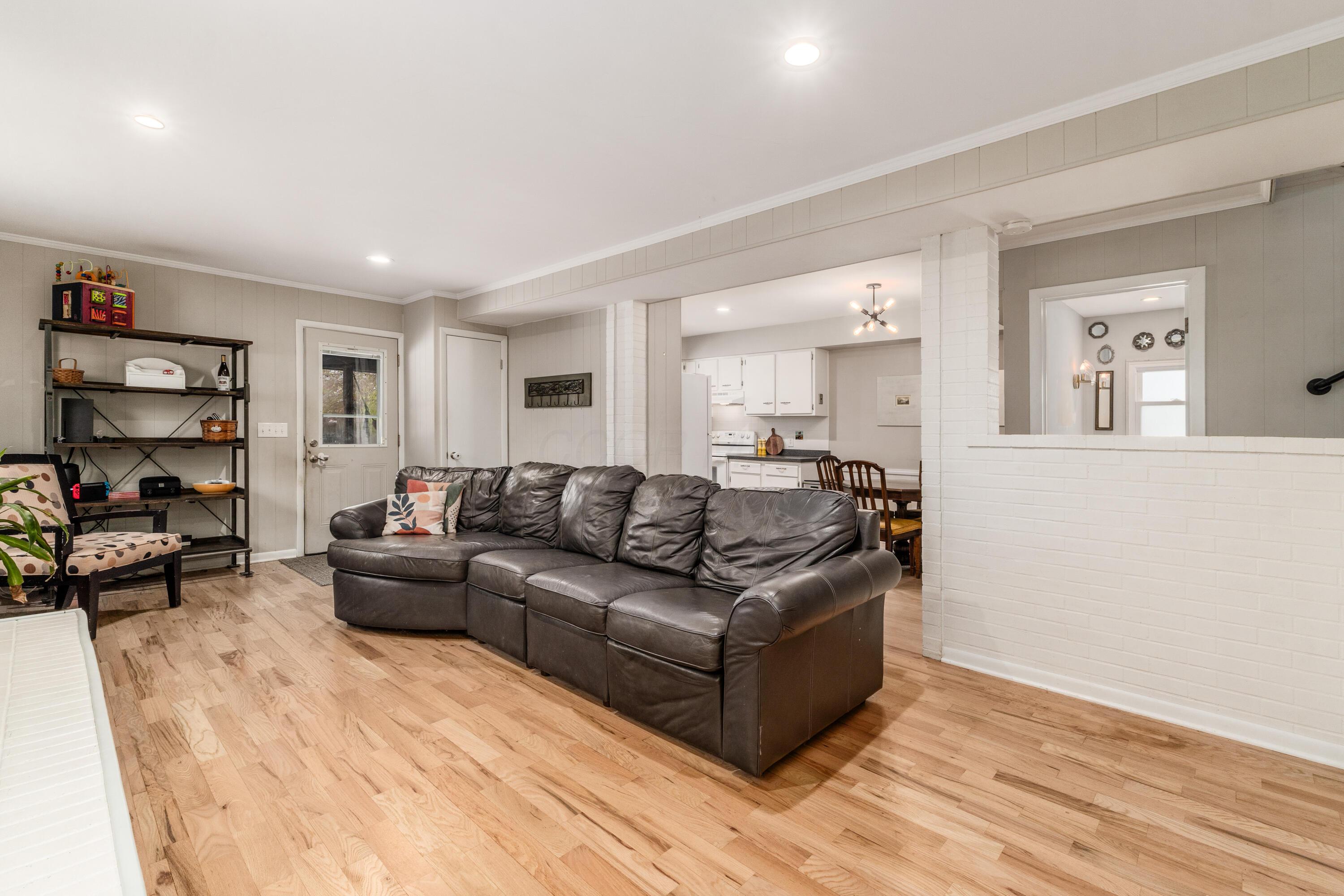 582 E Lincoln Avenue