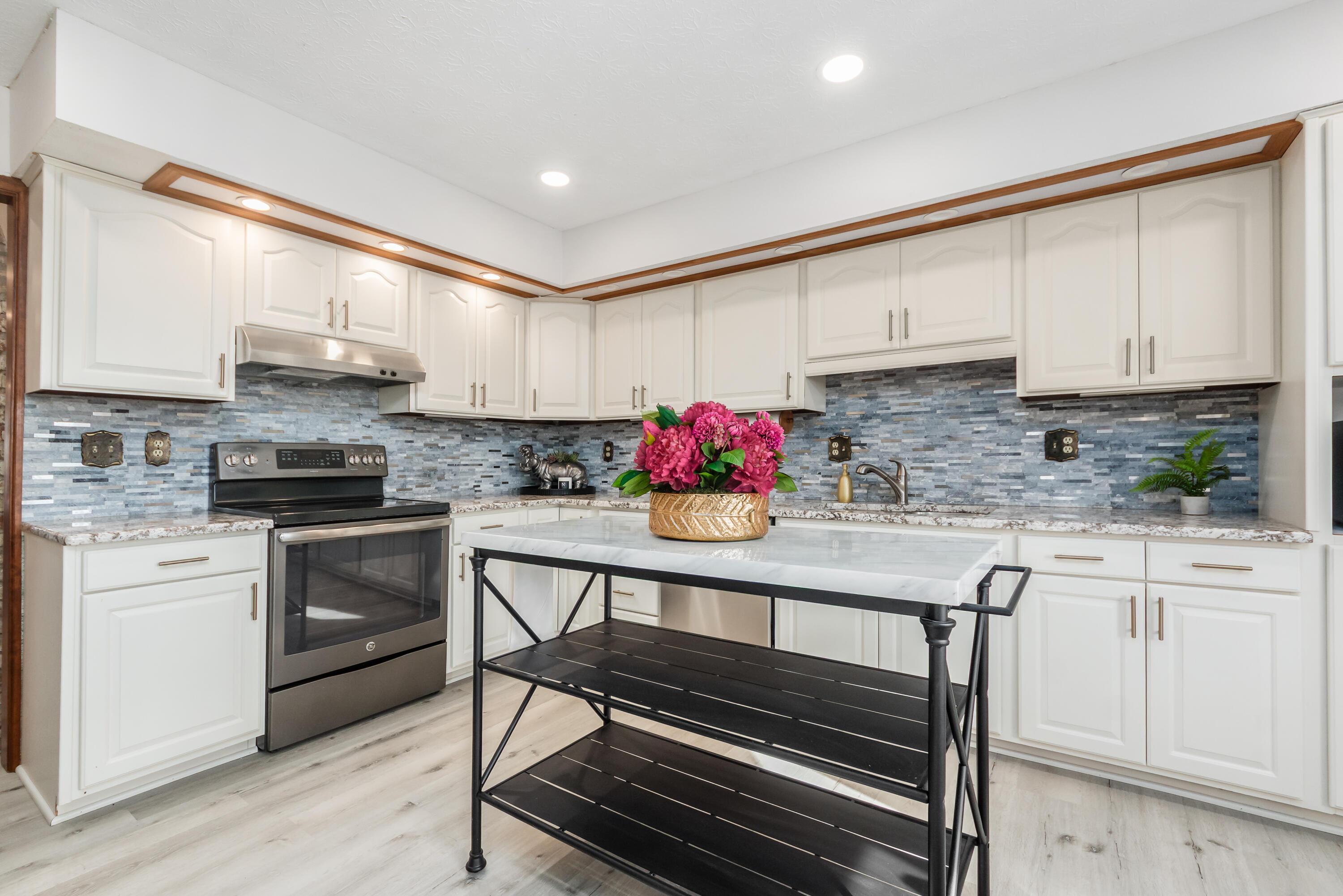 6253 Headley Heights Court