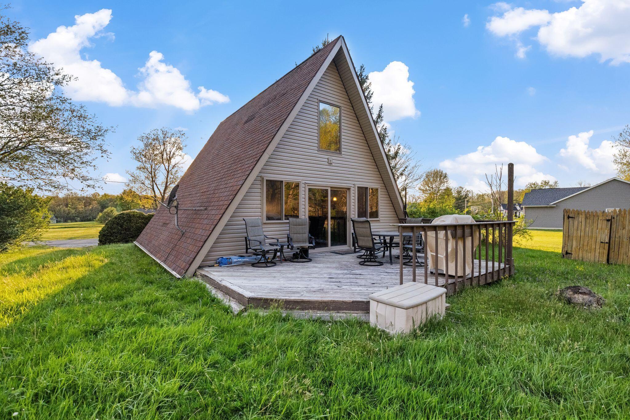 253 Newfoundland Drive, 252