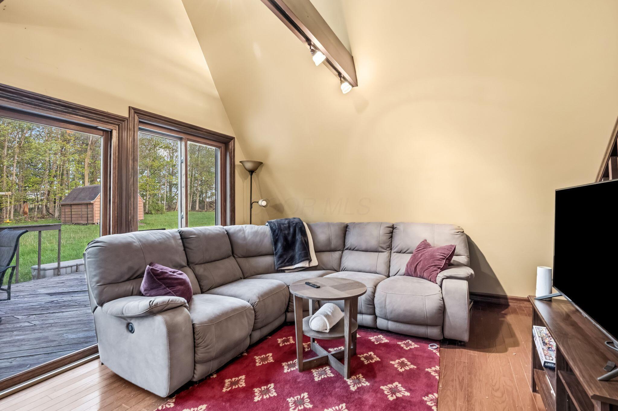 253 Newfoundland Drive, 252