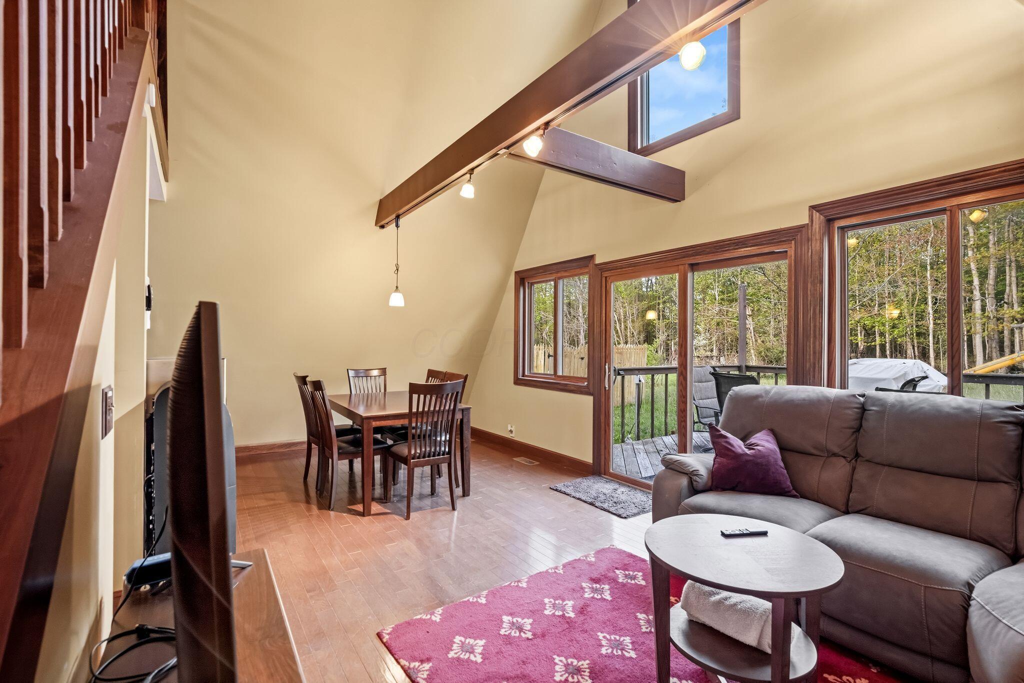 253 Newfoundland Drive, 252