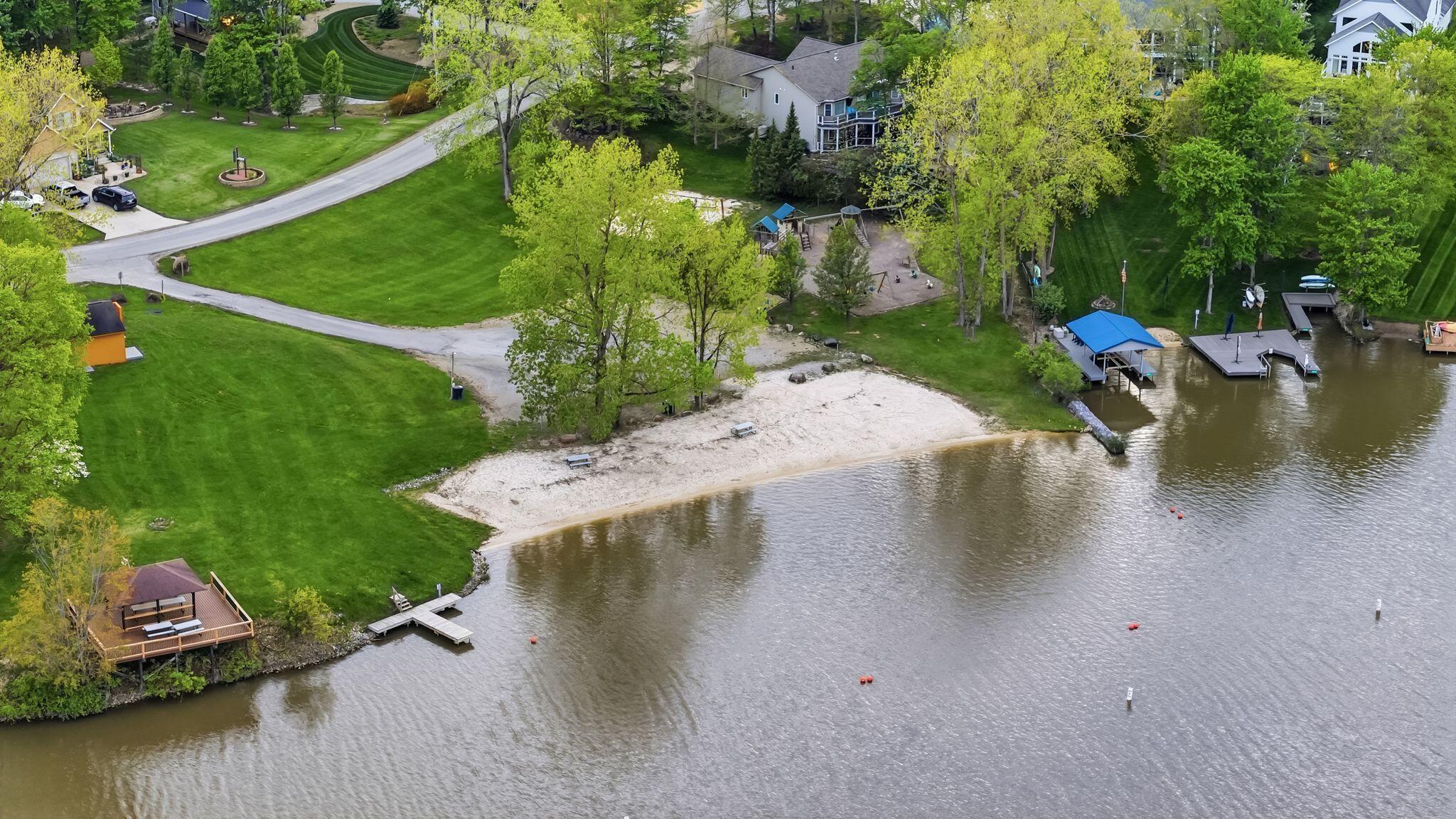 253 Newfoundland Drive, 252