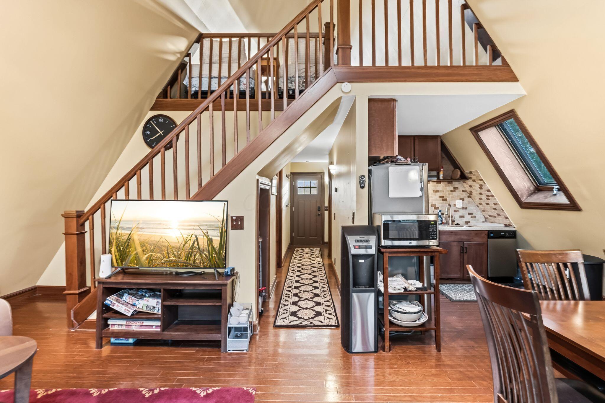 253 Newfoundland Drive, 252