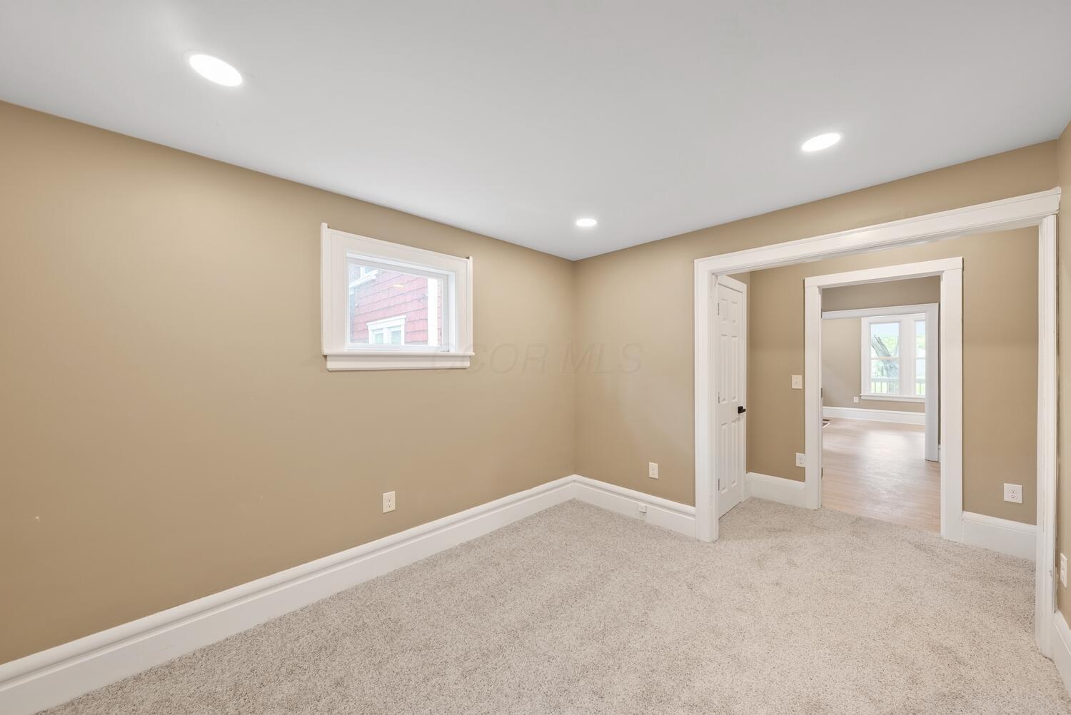 216 N Warren Avenue