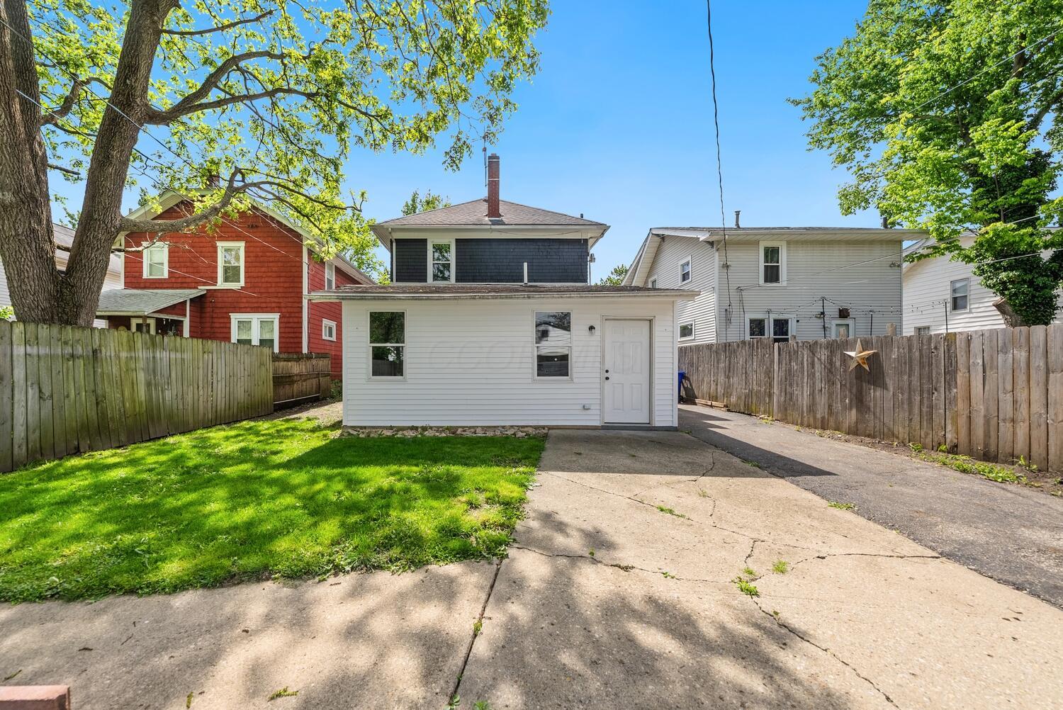 216 N Warren Avenue