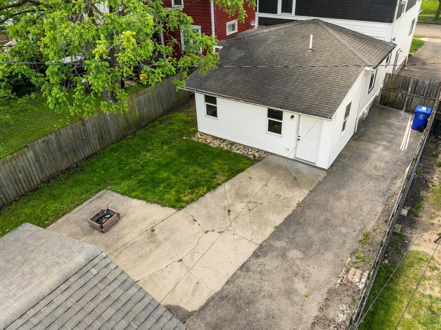 216 N Warren Avenue