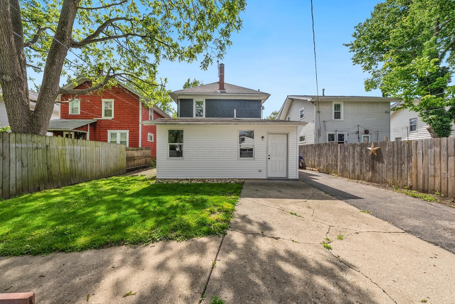 216 N Warren Avenue