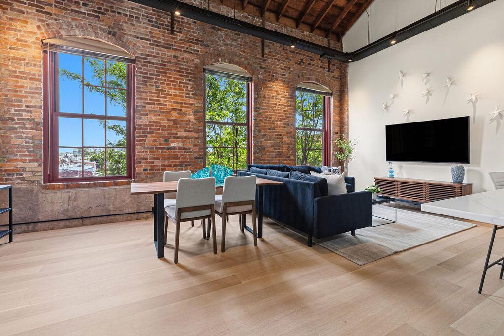 544 S Front Street, 316