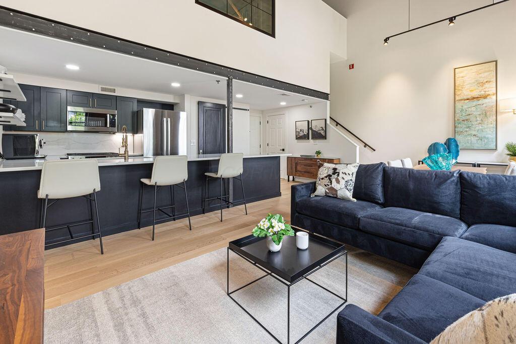 544 S Front Street, 316
